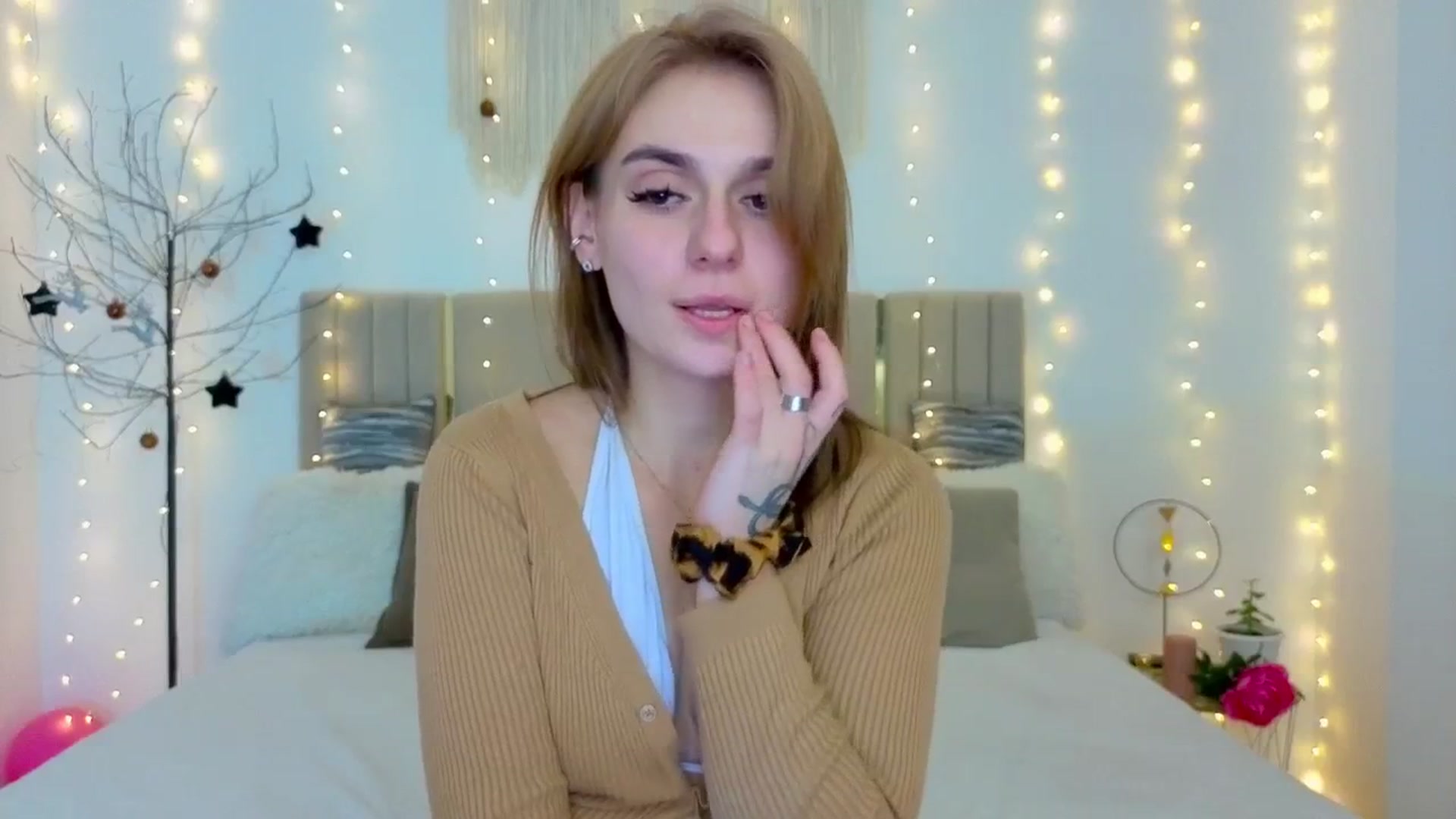 Gallery image thumbnail from M1ss_arina's myfreecams stream on, 01/28/2026, 01:03 image 5 of 20