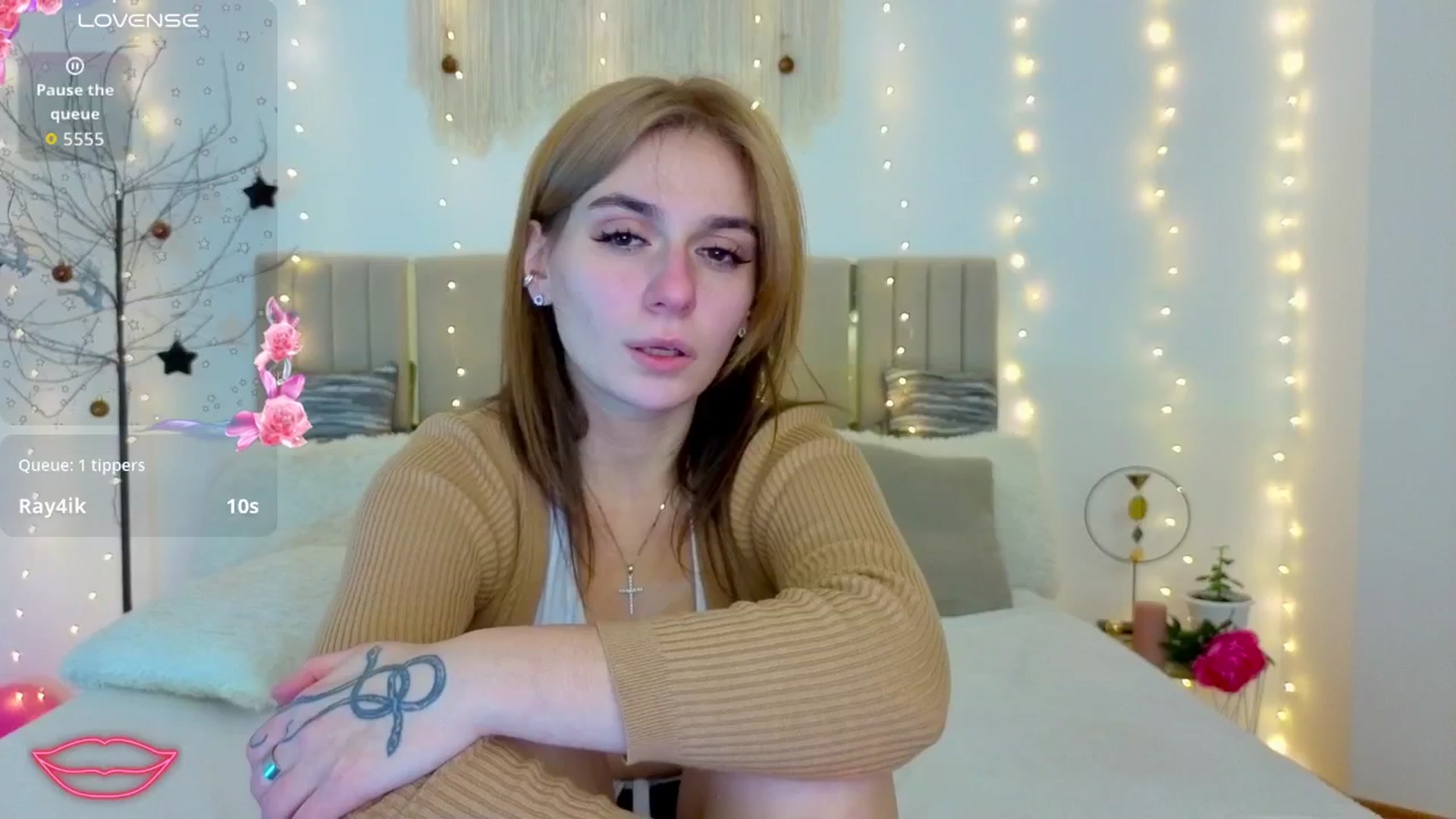 Gallery image thumbnail from M1ss_arina's myfreecams stream on, 01/28/2026, 04:06 image 16 of 20