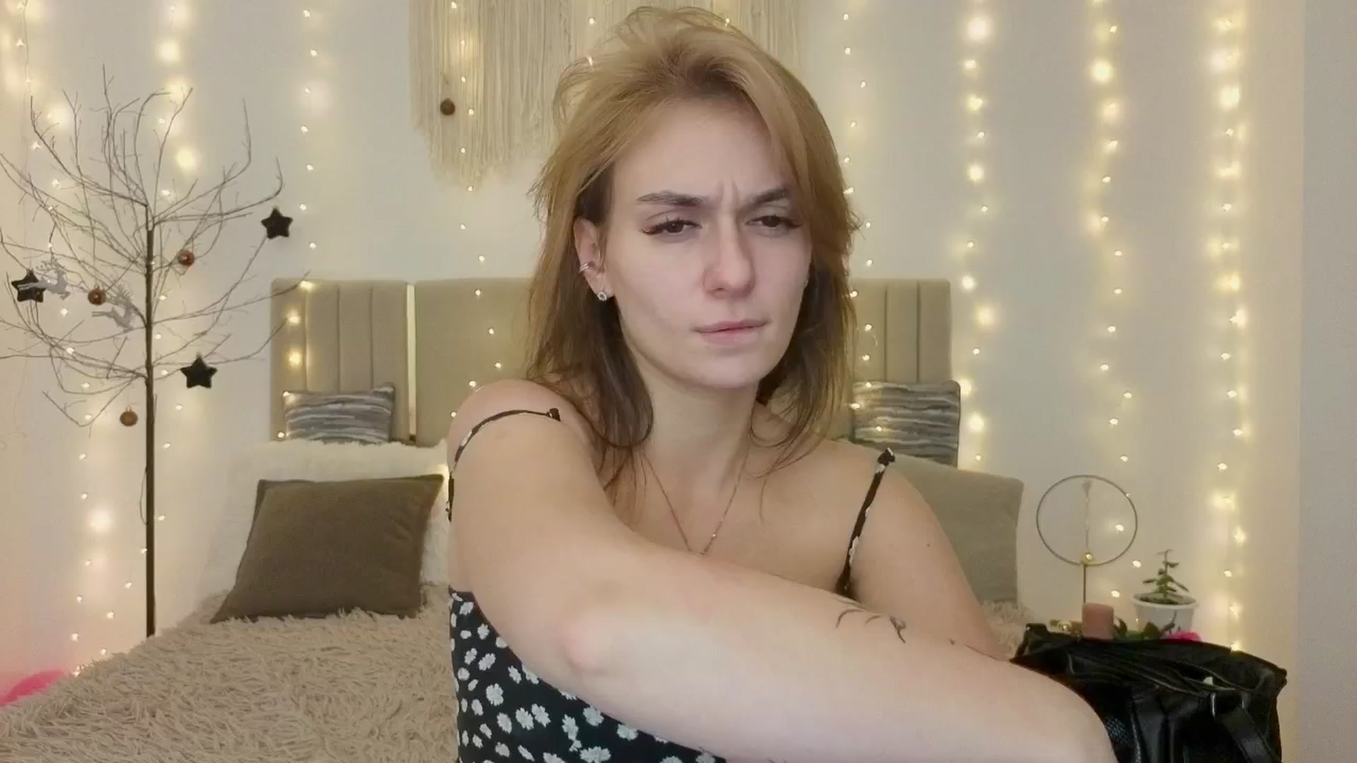 Gallery image thumbnail from M1ss_arina's myfreecams stream on, 01/29/2026, 23:29 image 1 of 20
