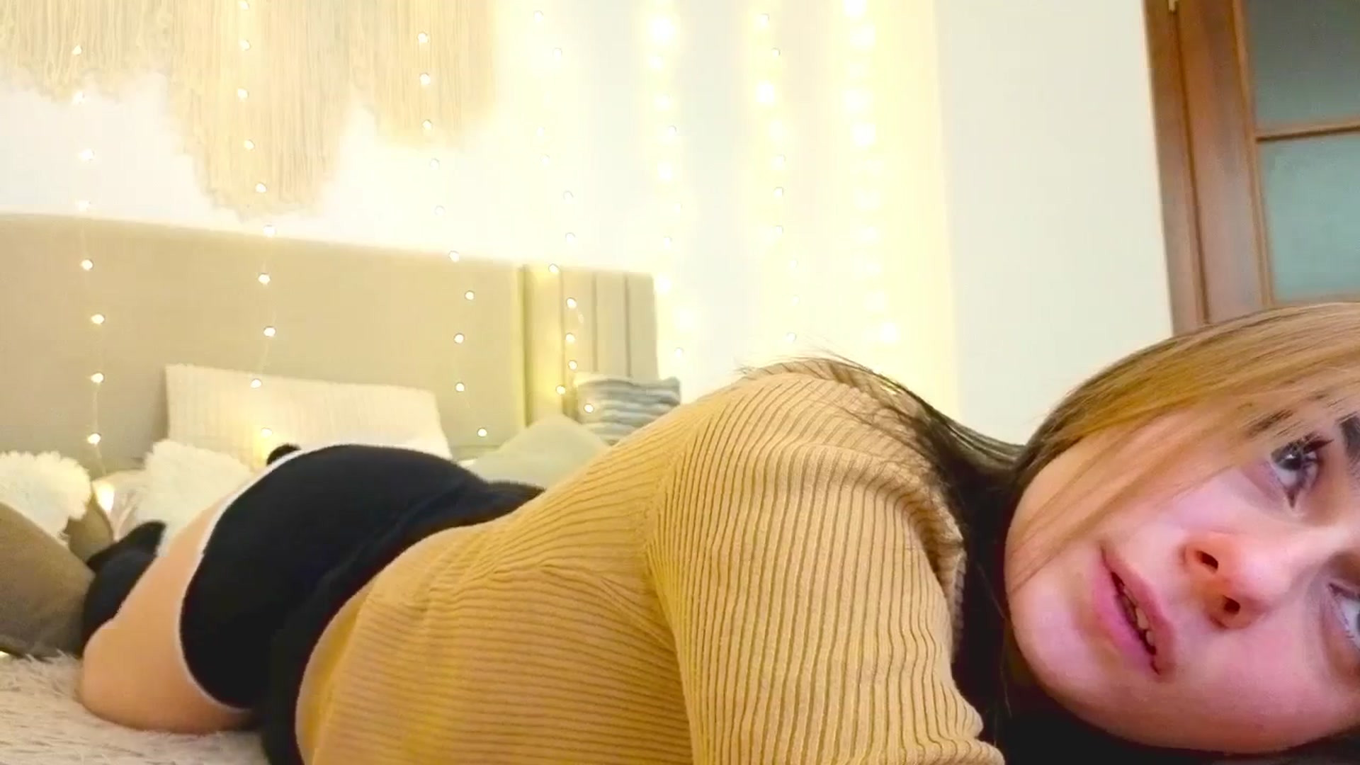 Gallery image thumbnail from M1ss_arina's myfreecams stream on, 02/02/2026, 24:53 image 4 of 20