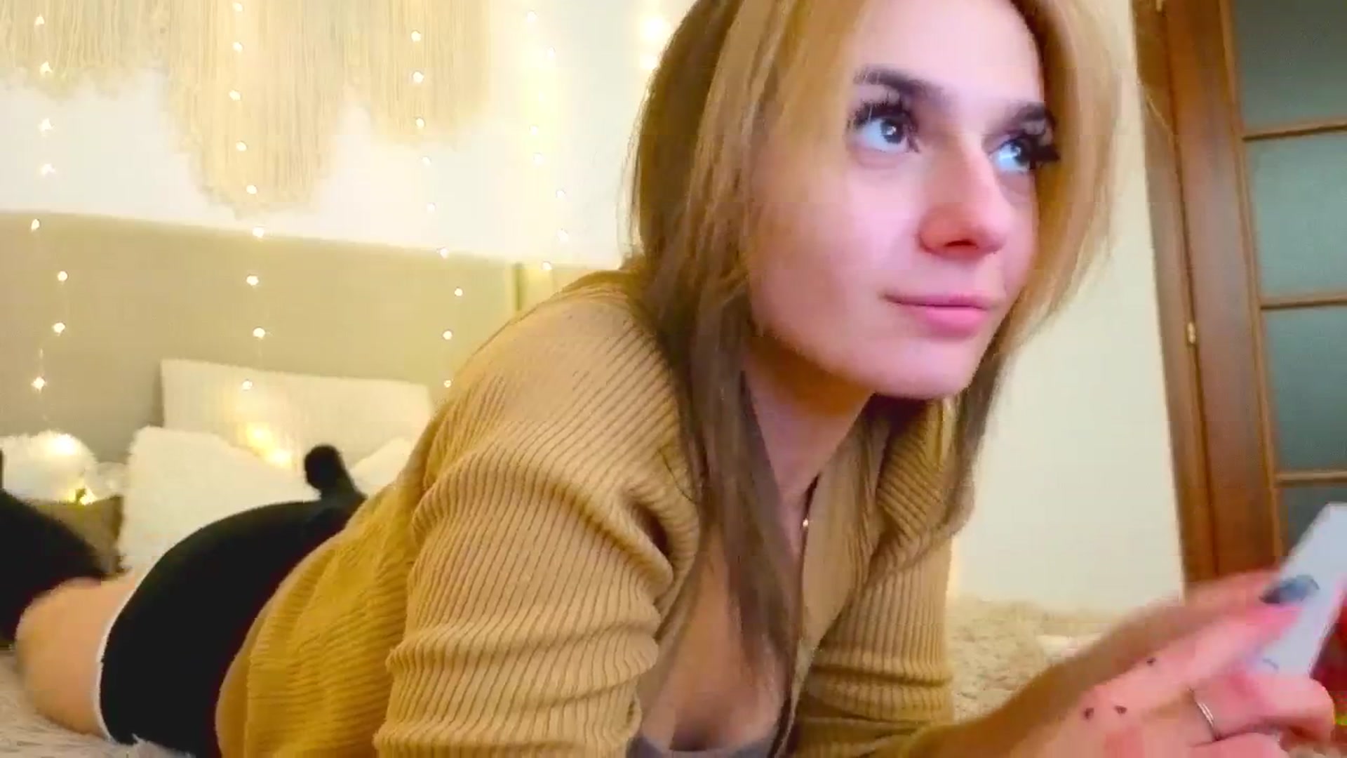 Gallery image thumbnail from M1ss_arina's myfreecams stream on, 02/02/2026, 24:53 image 2 of 20