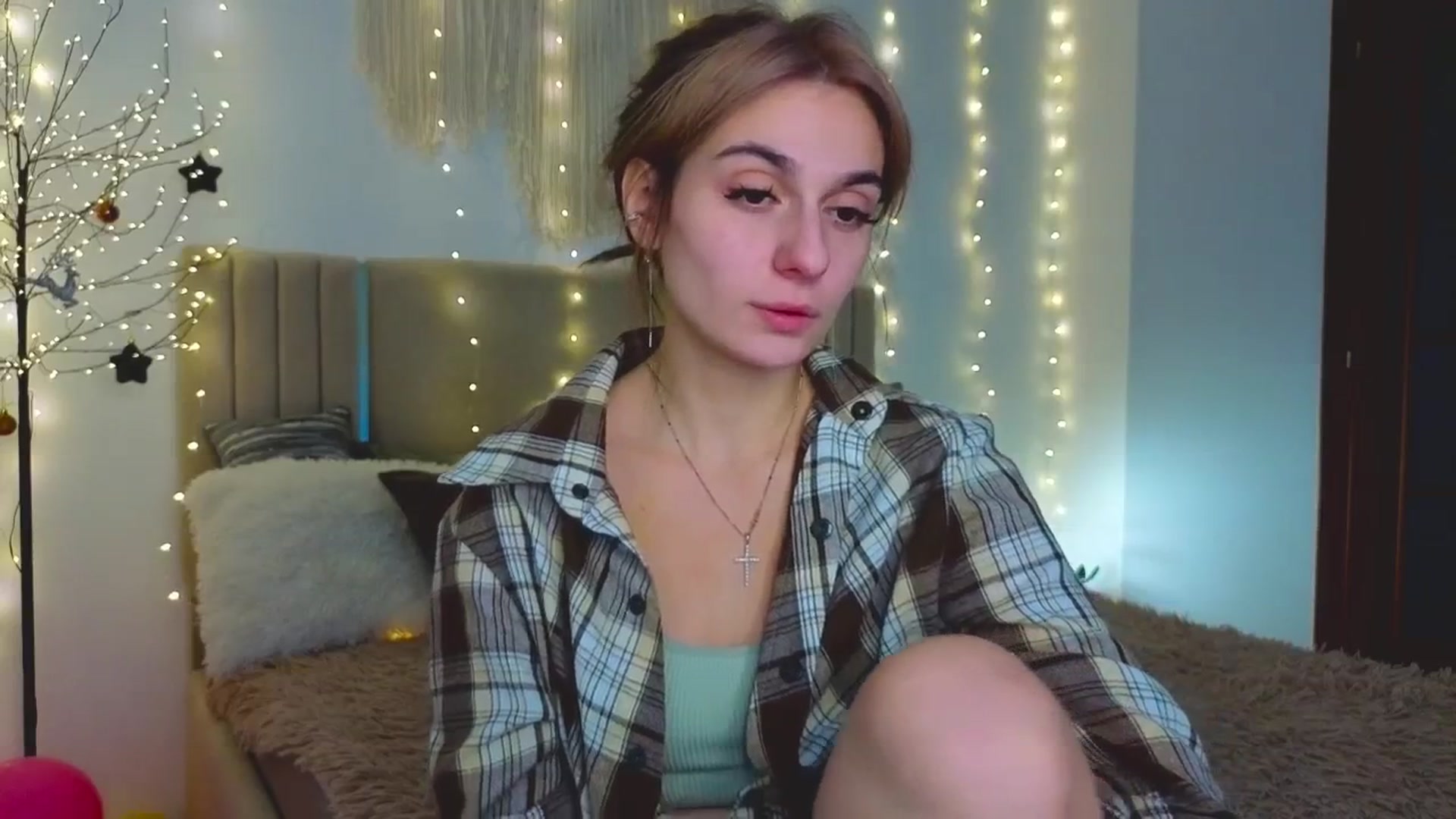 Gallery image thumbnail from M1ss_arina's myfreecams stream on, 02/04/2026, 08:39 image 4 of 20