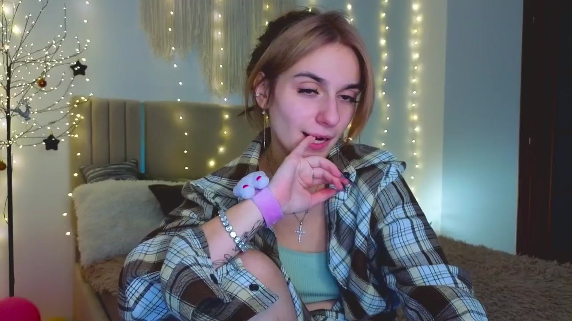 Gallery image thumbnail from M1ss_arina's myfreecams stream on, 02/04/2026, 08:39 image 13 of 20