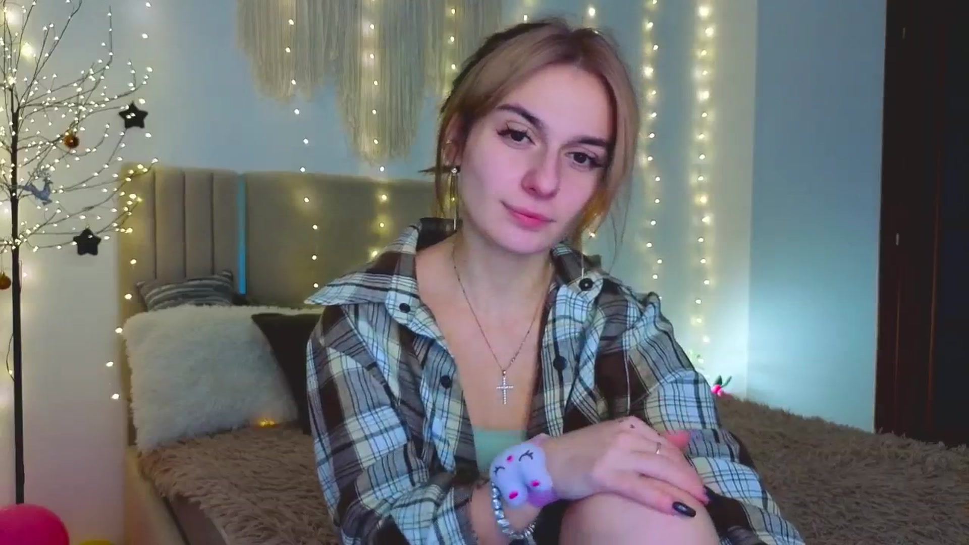 Gallery image thumbnail from M1ss_arina's myfreecams stream on, 02/04/2026, 08:39 image 6 of 20