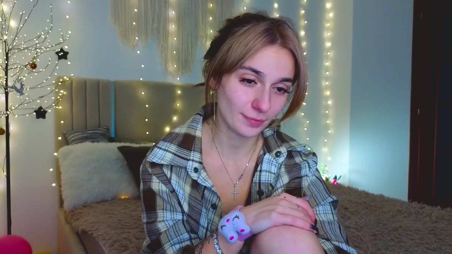 Gallery image thumbnail from M1ss_arina's myfreecams stream on, 02/04/2026, 08:39 image 10 of 20