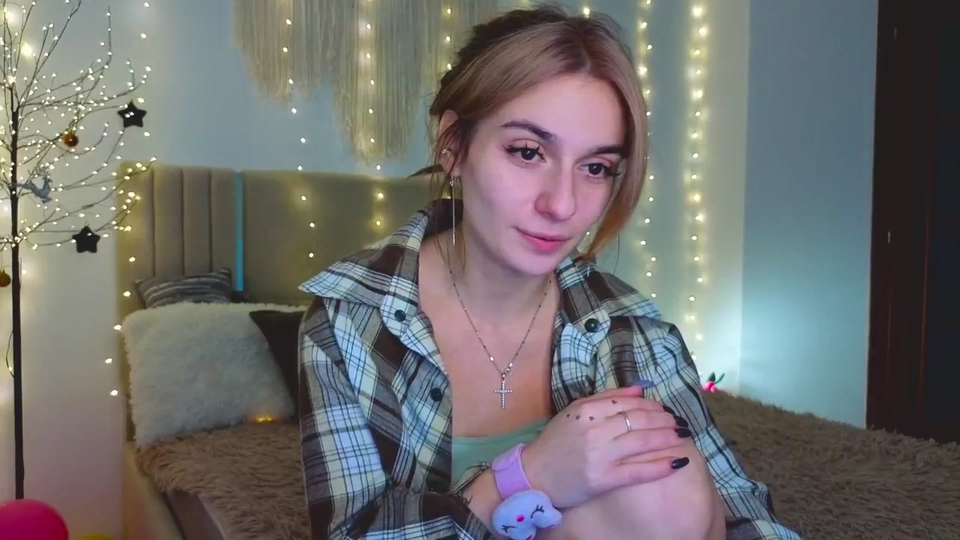 Gallery image thumbnail from M1ss_arina's myfreecams stream on, 02/04/2026, 08:39 image 15 of 20
