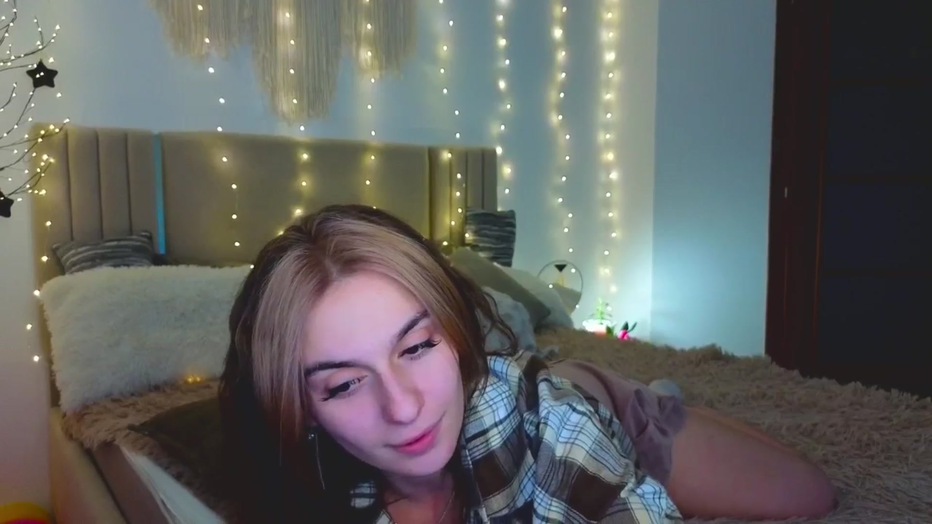 Gallery image thumbnail from M1ss_arina's myfreecams stream on, 02/04/2026, 09:37 image 3 of 20