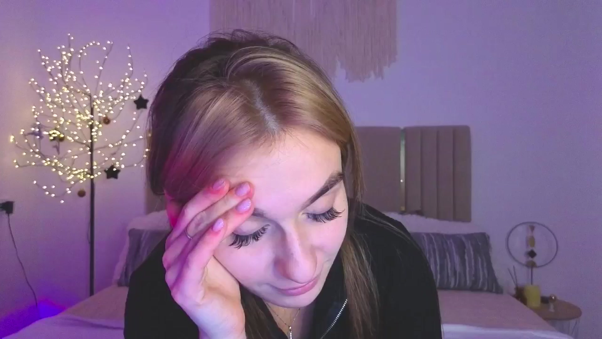 Gallery image thumbnail from M1ss_arina's myfreecams stream on, 02/08/2026, 23:32 image 17 of 20