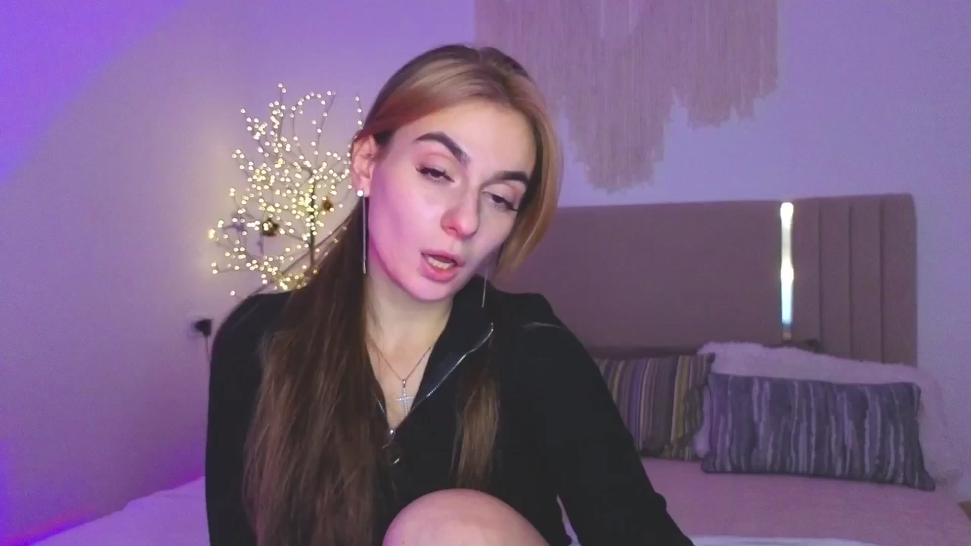 Gallery image thumbnail from M1ss_arina's myfreecams stream on, 02/08/2026, 23:32 image 3 of 20