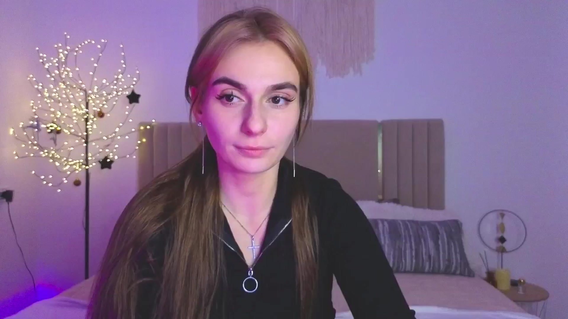 Gallery image thumbnail from M1ss_arina's myfreecams stream on, 02/08/2026, 23:32 image 19 of 20