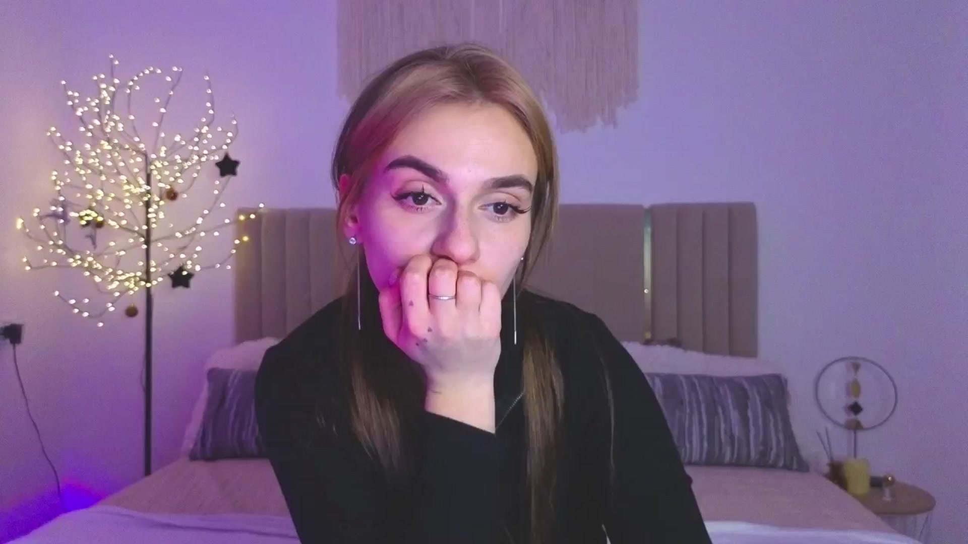 Gallery image thumbnail from M1ss_arina's myfreecams stream on, 02/08/2026, 23:32 image 15 of 20