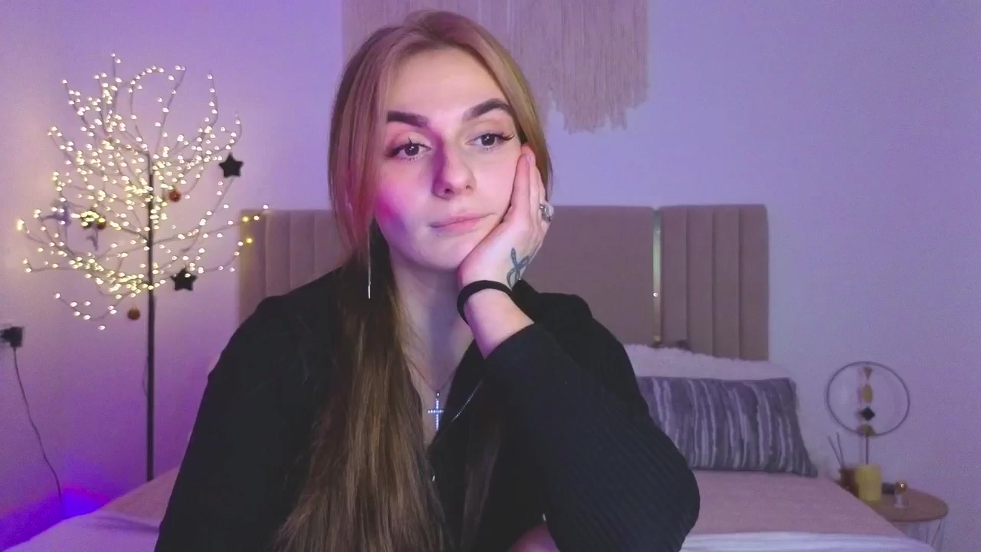 Gallery image thumbnail from M1ss_arina's myfreecams stream on, 02/08/2026, 23:32 image 12 of 20