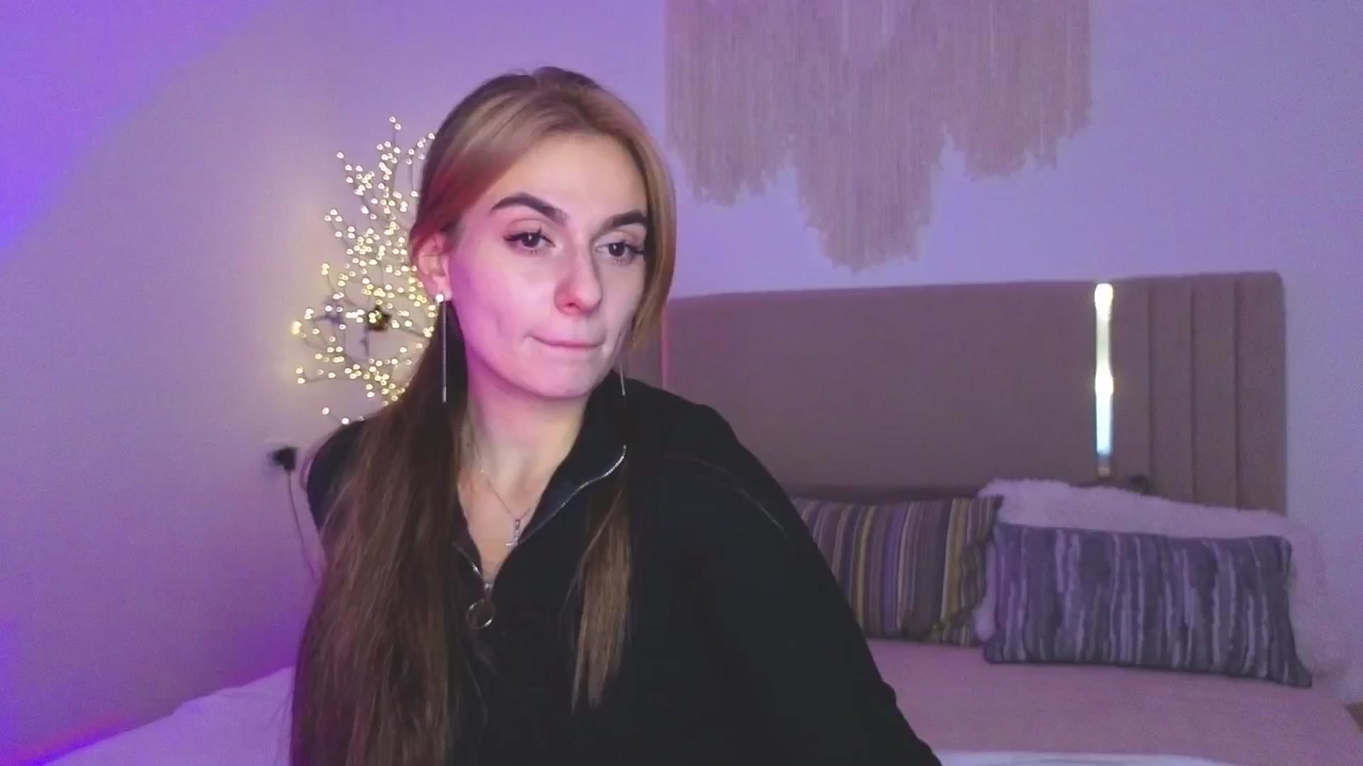 Gallery image thumbnail from M1ss_arina's myfreecams stream on, 02/08/2026, 23:32 image 4 of 20