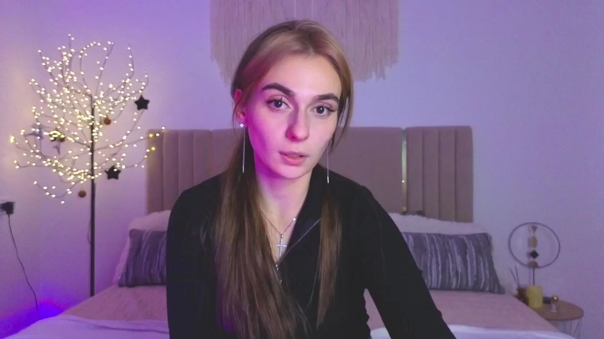 Gallery image thumbnail from M1ss_arina's myfreecams stream on, 02/08/2026, 23:32 image 16 of 20