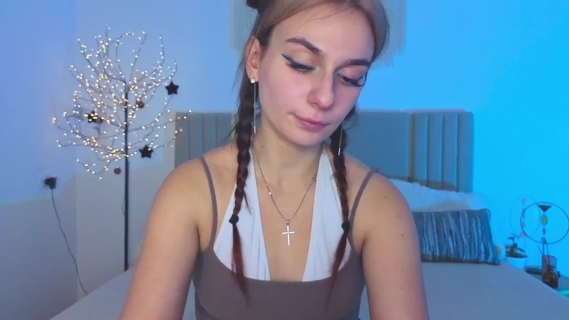 Gallery image thumbnail from M1ss_arina's myfreecams stream on, 02/11/2026, 24:46 image 2 of 20
