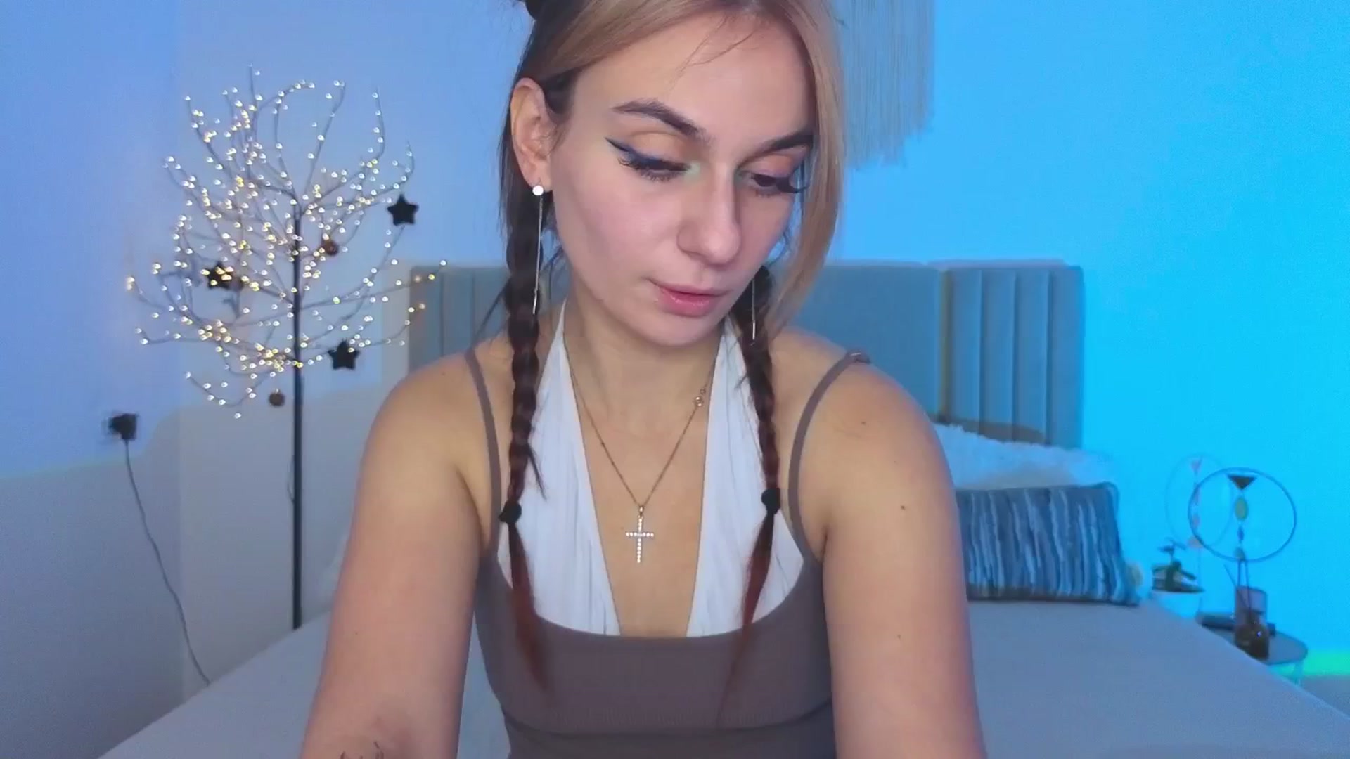 Gallery image thumbnail from M1ss_arina's myfreecams stream on, 02/11/2026, 24:46 image 1 of 20