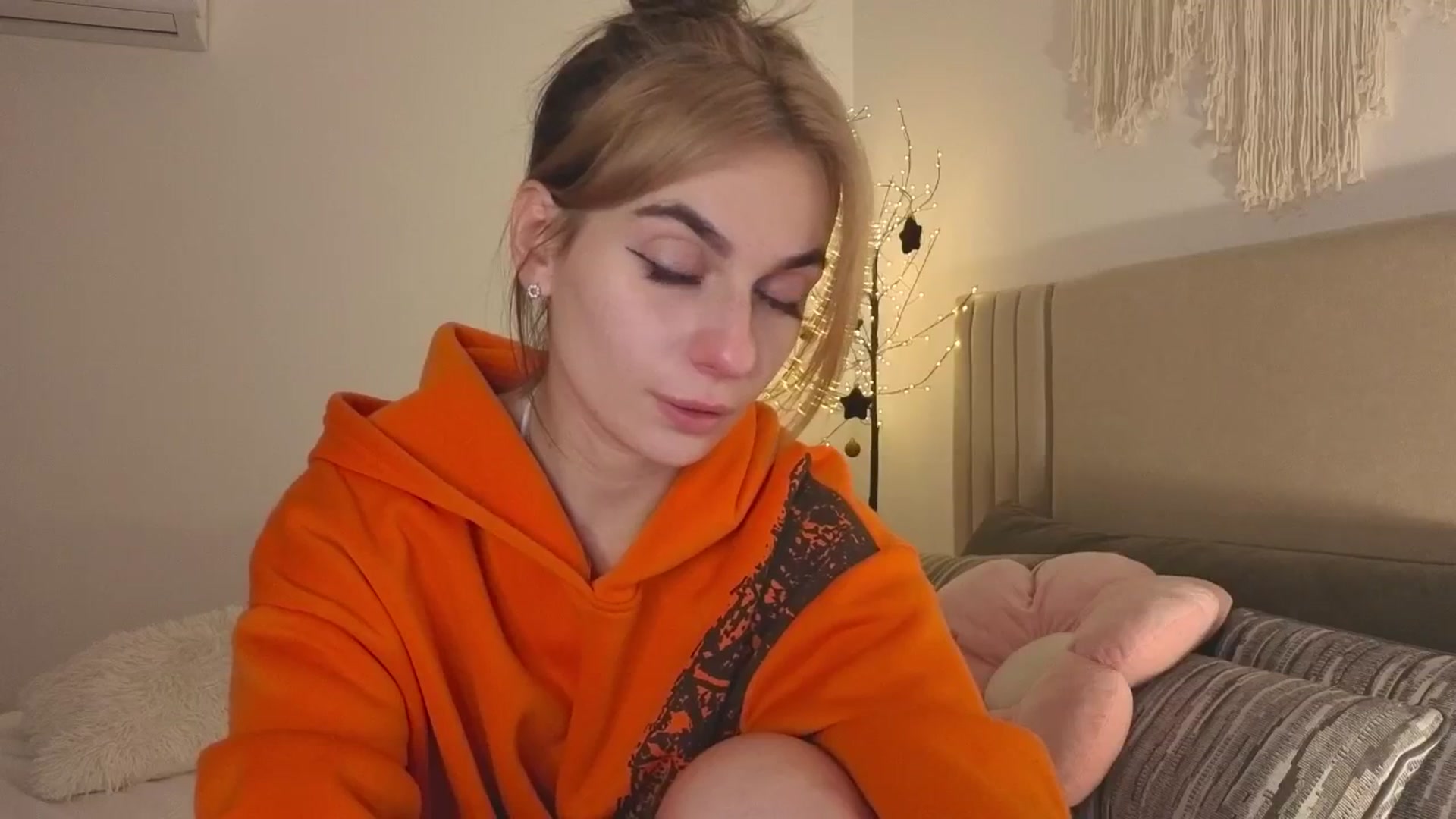 Gallery image thumbnail from M1ss_arina's myfreecams stream on, 02/13/2026, 01:14 image 2 of 20