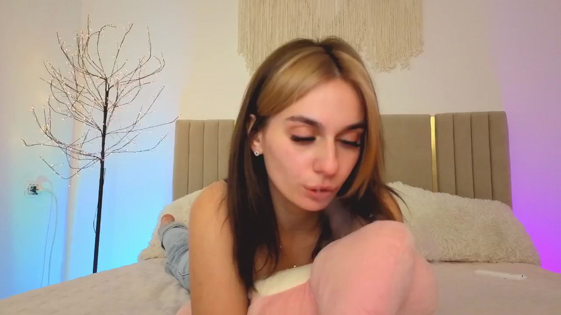 Gallery image thumbnail from M1ss_arina's myfreecams stream on, 02/20/2026, 01:25 image 11 of 20