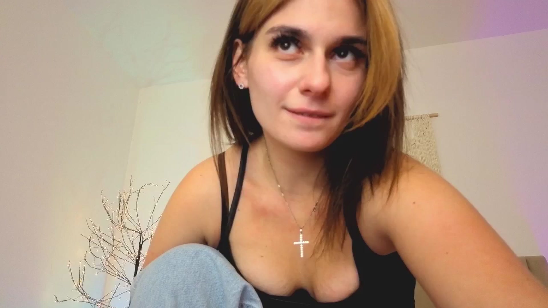 Gallery image thumbnail from M1ss_arina's myfreecams stream on, 02/20/2026, 01:25 image 12 of 20