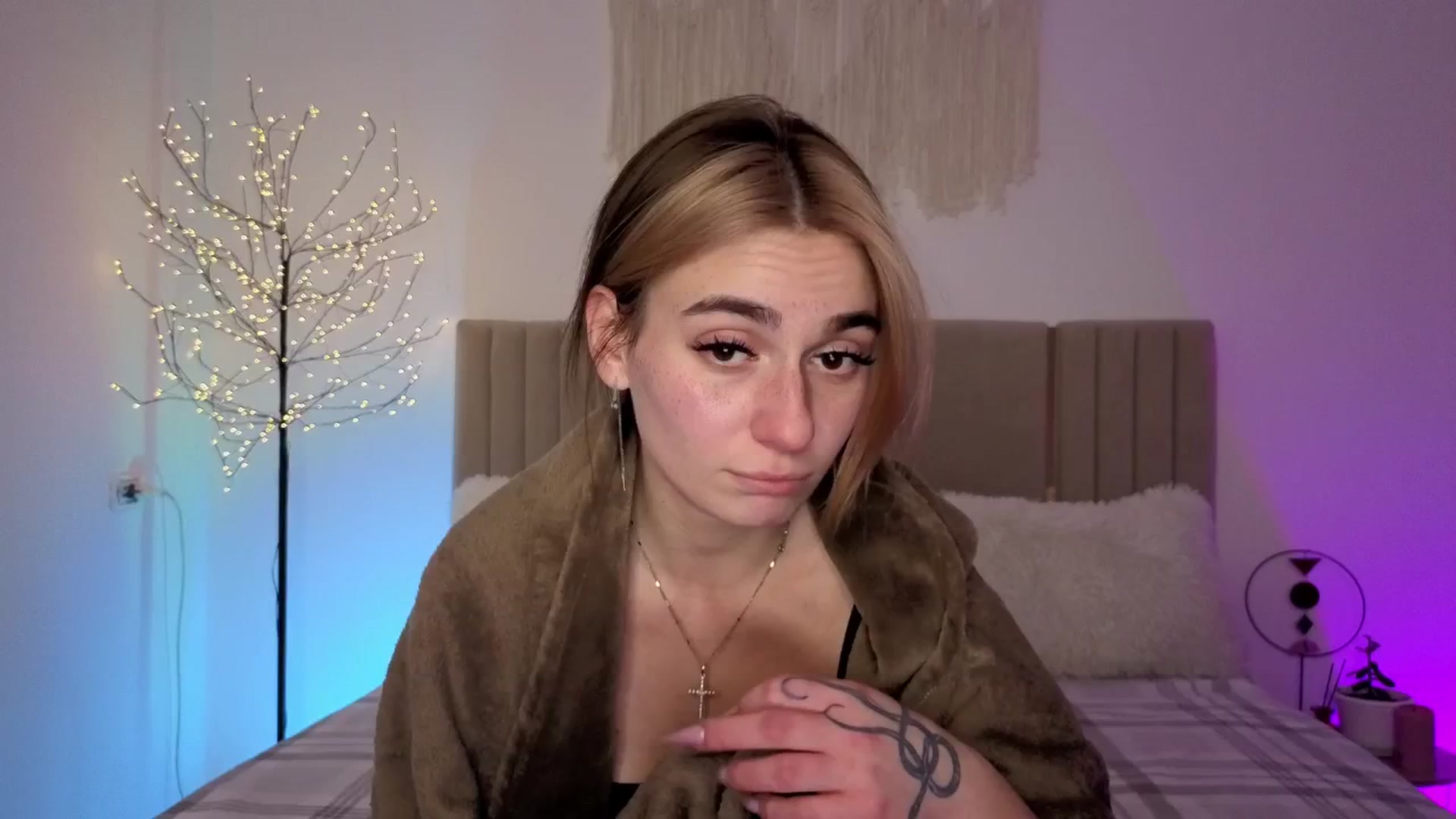 Gallery image thumbnail from M1ss_arina's myfreecams stream on, 02/21/2026, 01:39 image 9 of 20