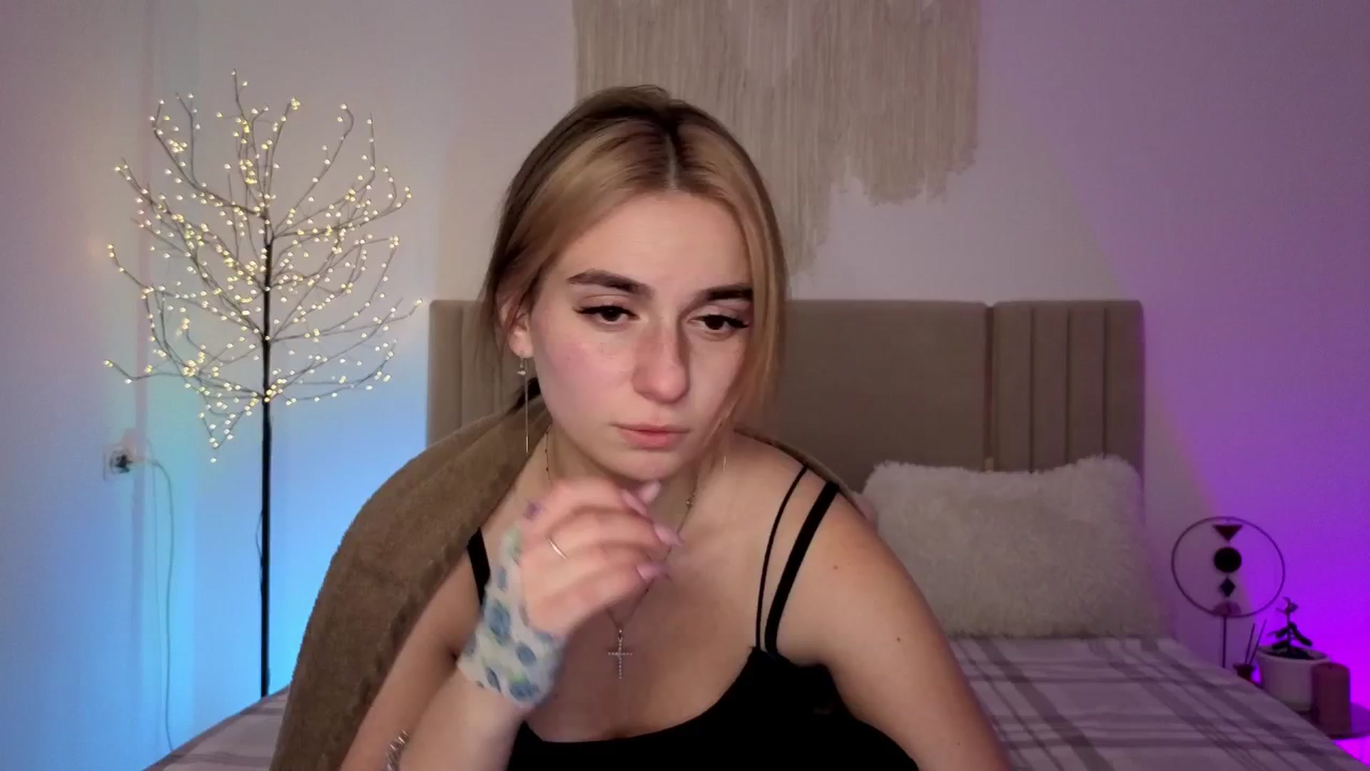 Gallery image thumbnail from M1ss_arina's myfreecams stream on, 02/21/2026, 01:39 image 10 of 20