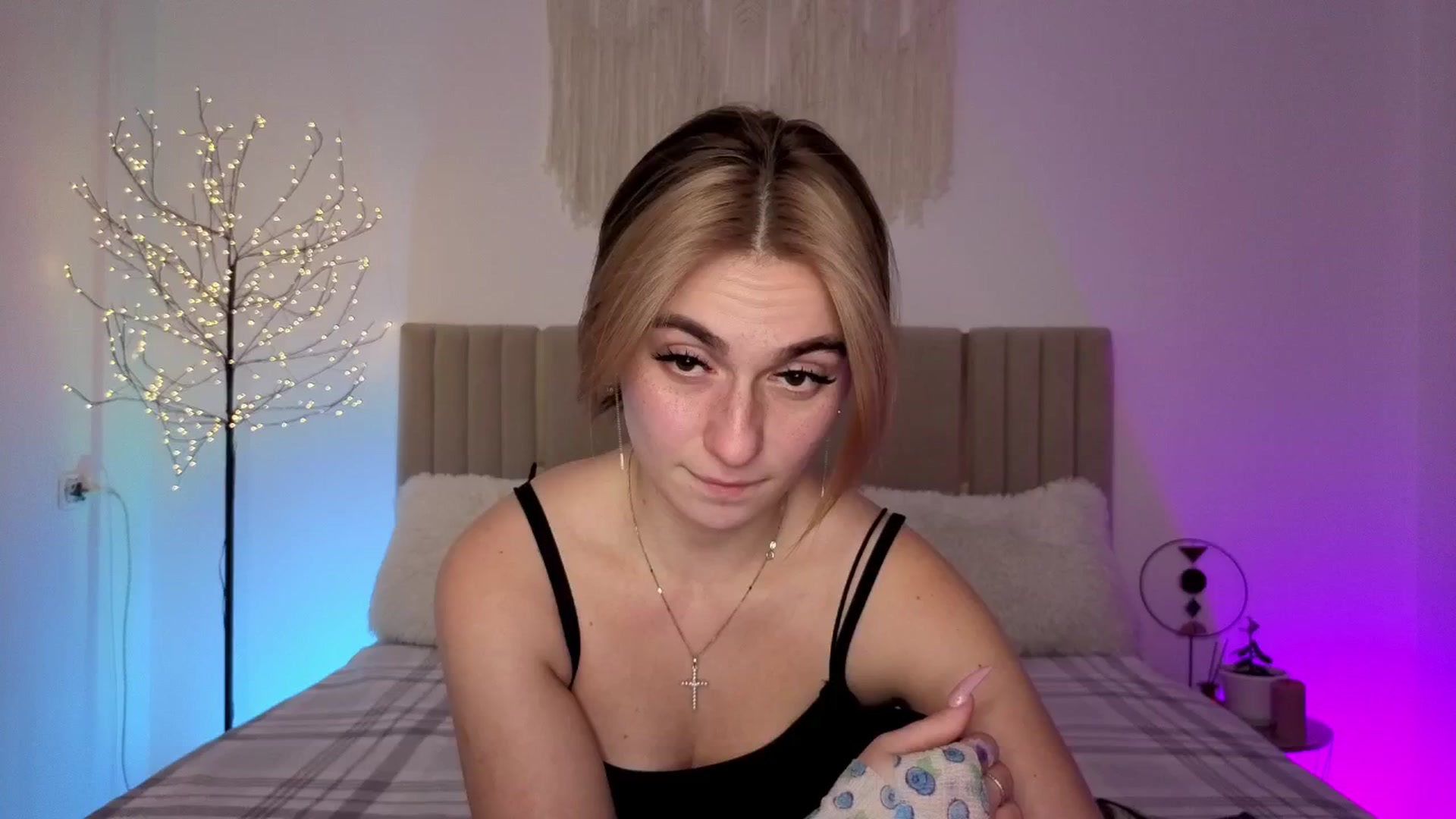 Gallery image thumbnail from M1ss_arina's myfreecams stream on, 02/21/2026, 01:39 image 7 of 20
