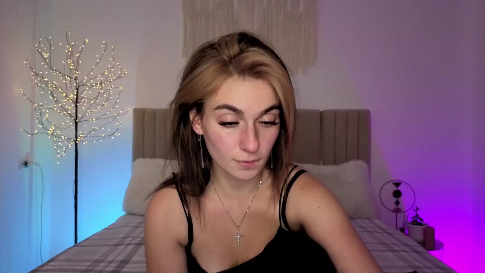 Gallery image thumbnail from M1ss_arina's myfreecams stream on, 02/21/2026, 01:39 image 6 of 20