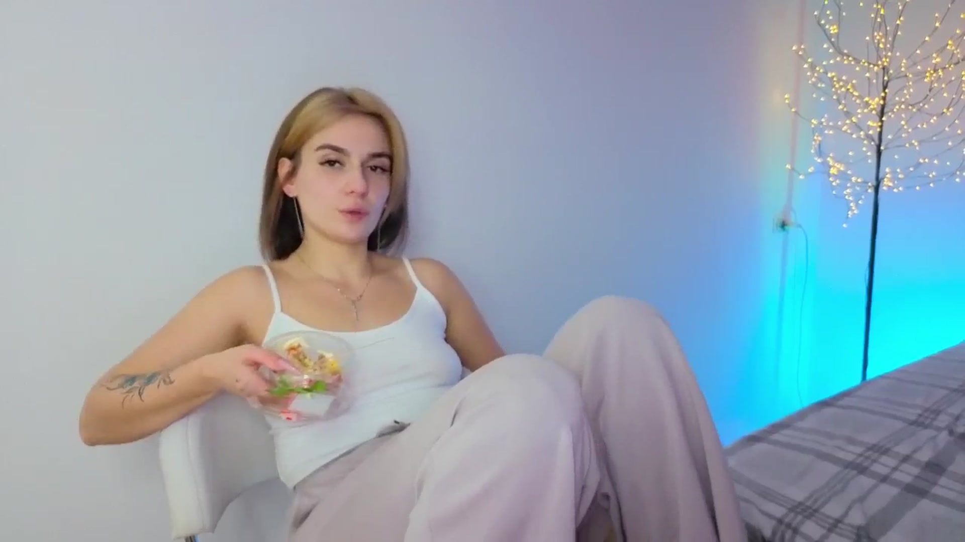 Gallery image thumbnail from M1ss_arina's myfreecams stream on, 02/23/2026, 24:06 image 2 of 20