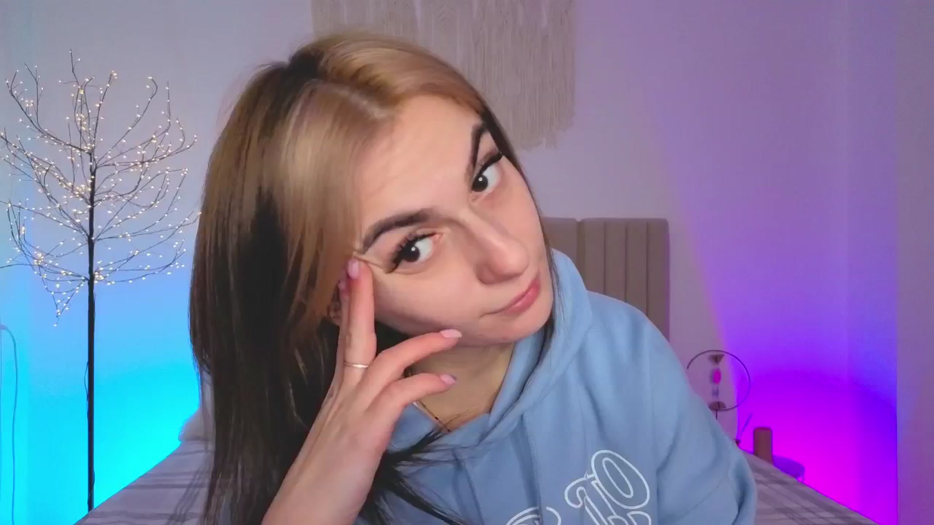 Gallery image thumbnail from M1ss_arina's myfreecams stream on, 03/01/2026, 24:09 image 7 of 20