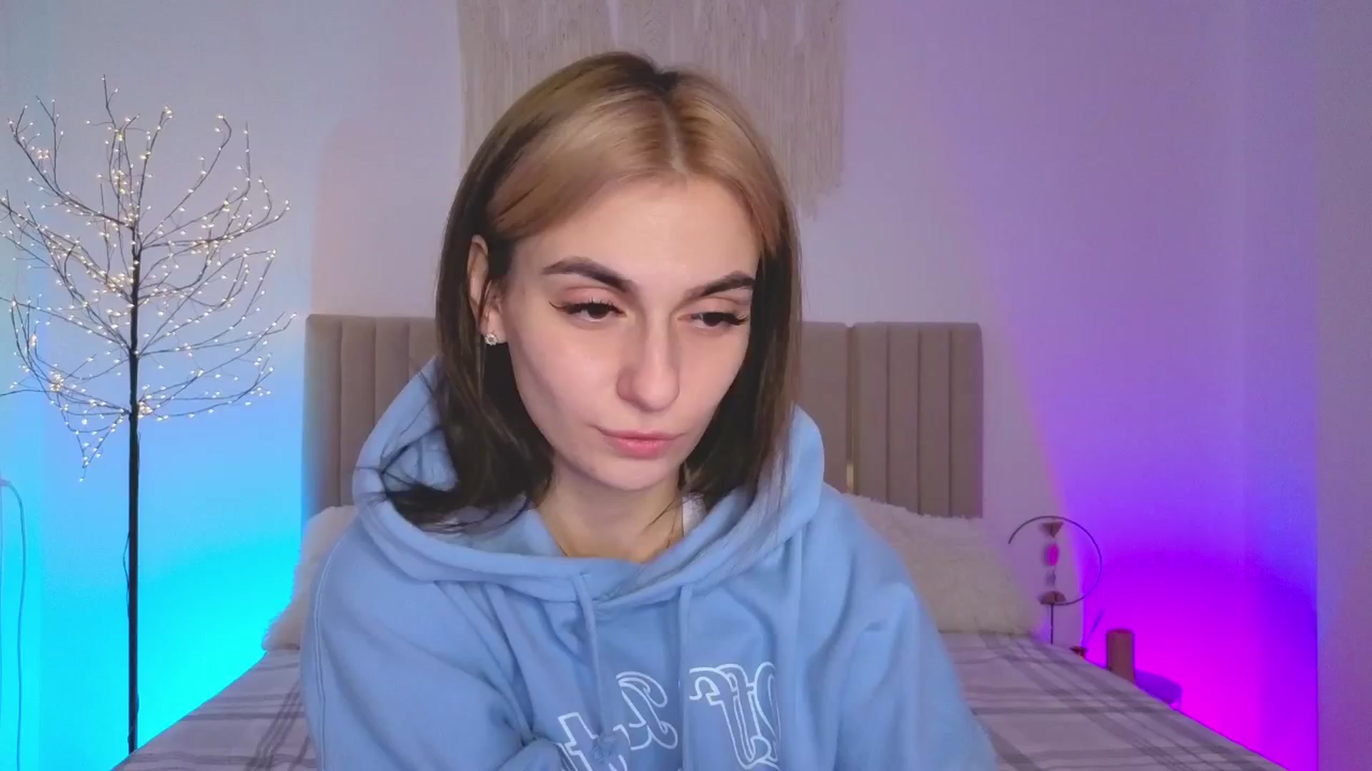 Gallery image thumbnail from M1ss_arina's myfreecams stream on, 03/01/2026, 24:09 image 6 of 20