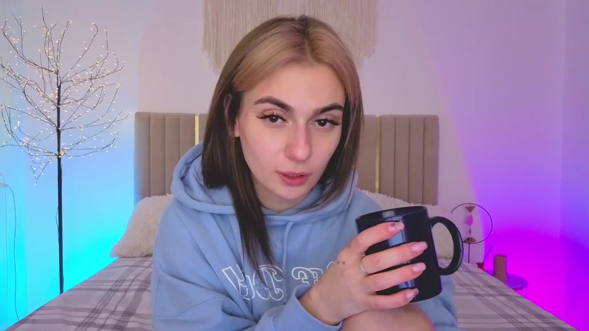 Gallery image thumbnail from M1ss_arina's myfreecams stream on, 03/01/2026, 02:06 image 13 of 20