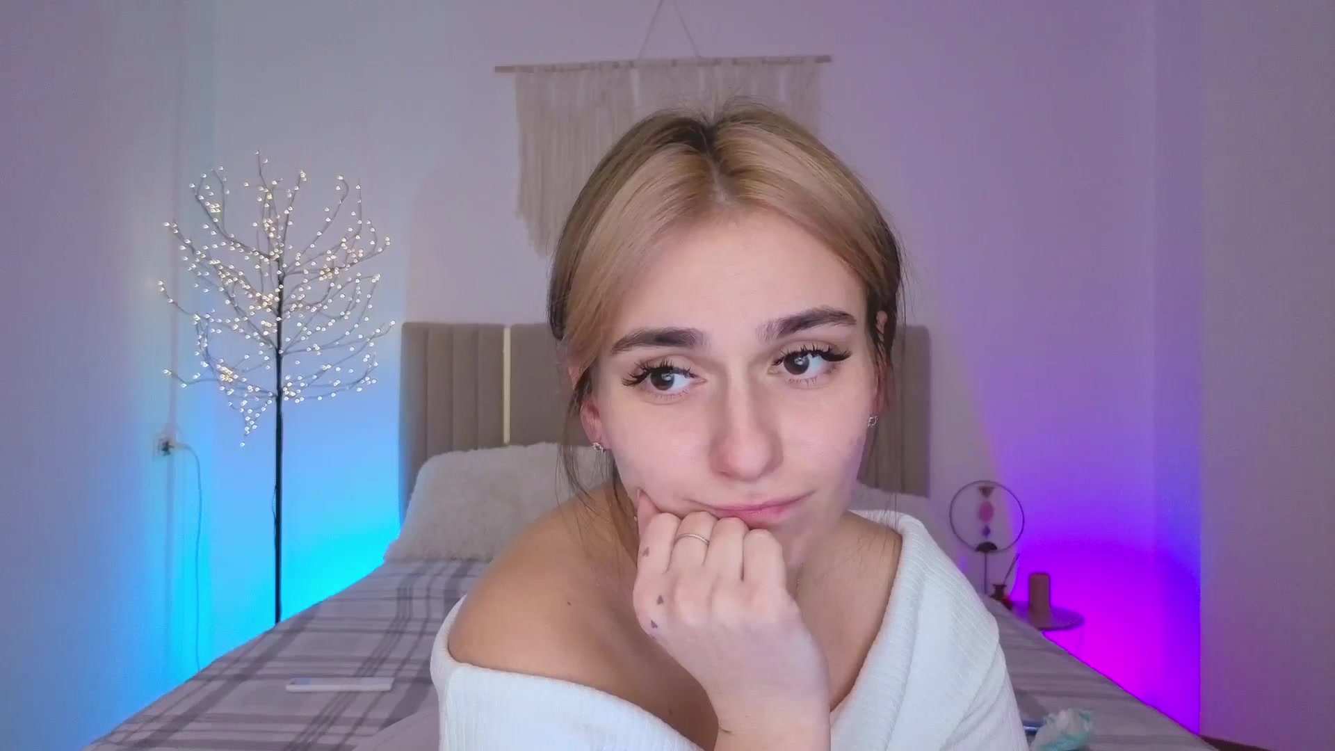 Gallery image thumbnail from M1ss_arina's myfreecams stream on, 03/03/2026, 01:10 image 5 of 20