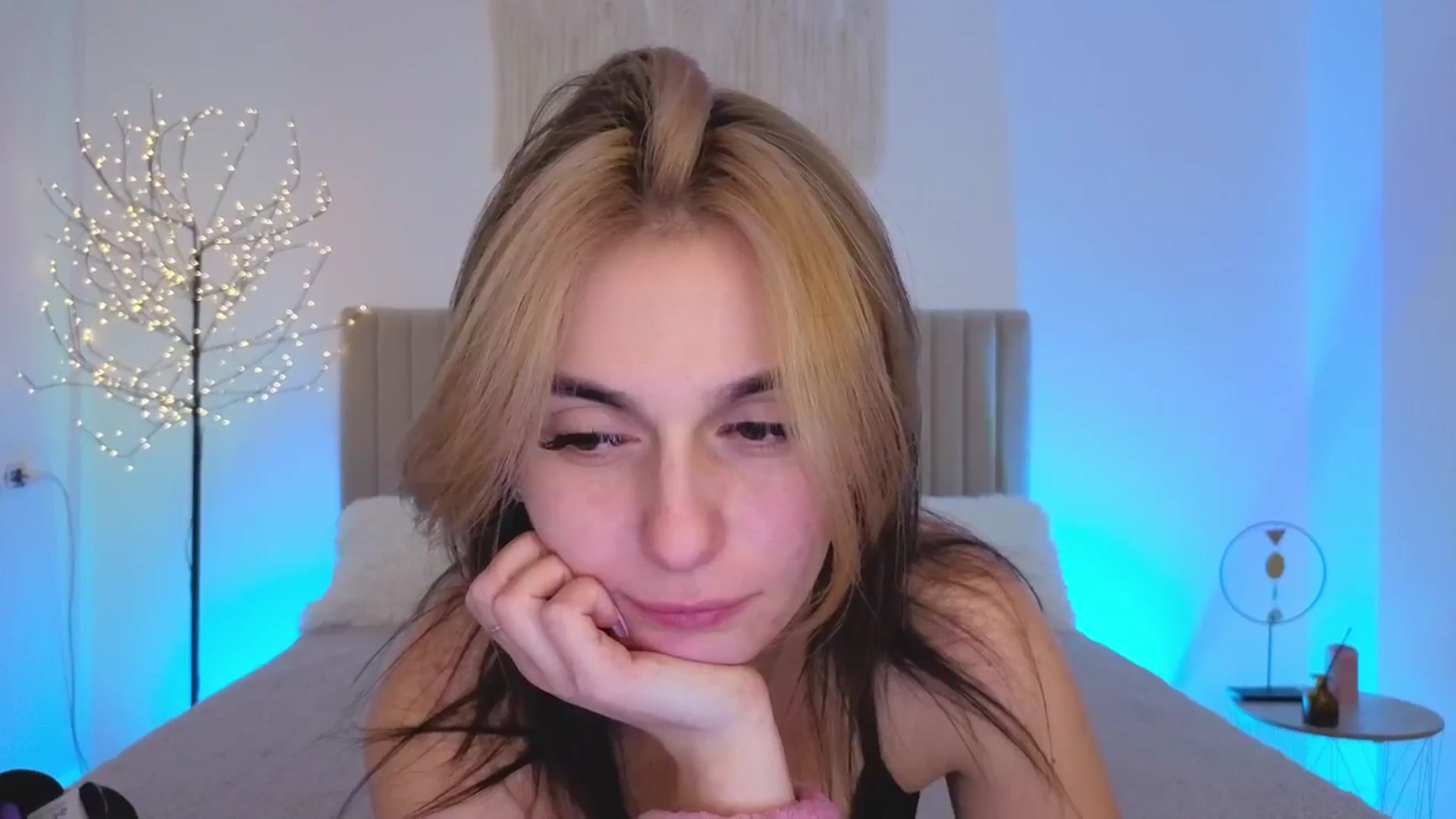 Gallery image thumbnail from M1ss_arina's myfreecams stream on, 03/07/2026, 23:39 image 15 of 20