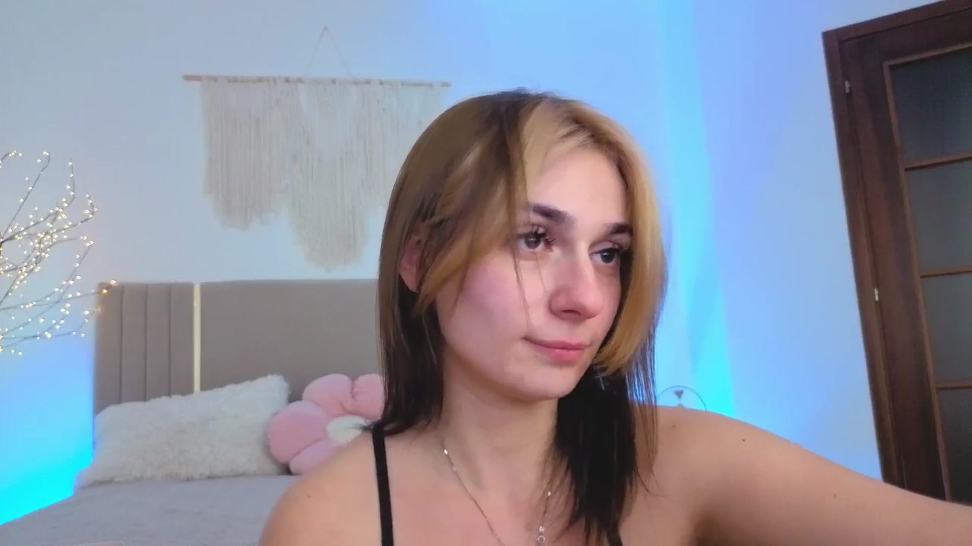 Gallery image thumbnail from M1ss_arina's myfreecams stream on, 03/08/2026, 01:09 image 7 of 20