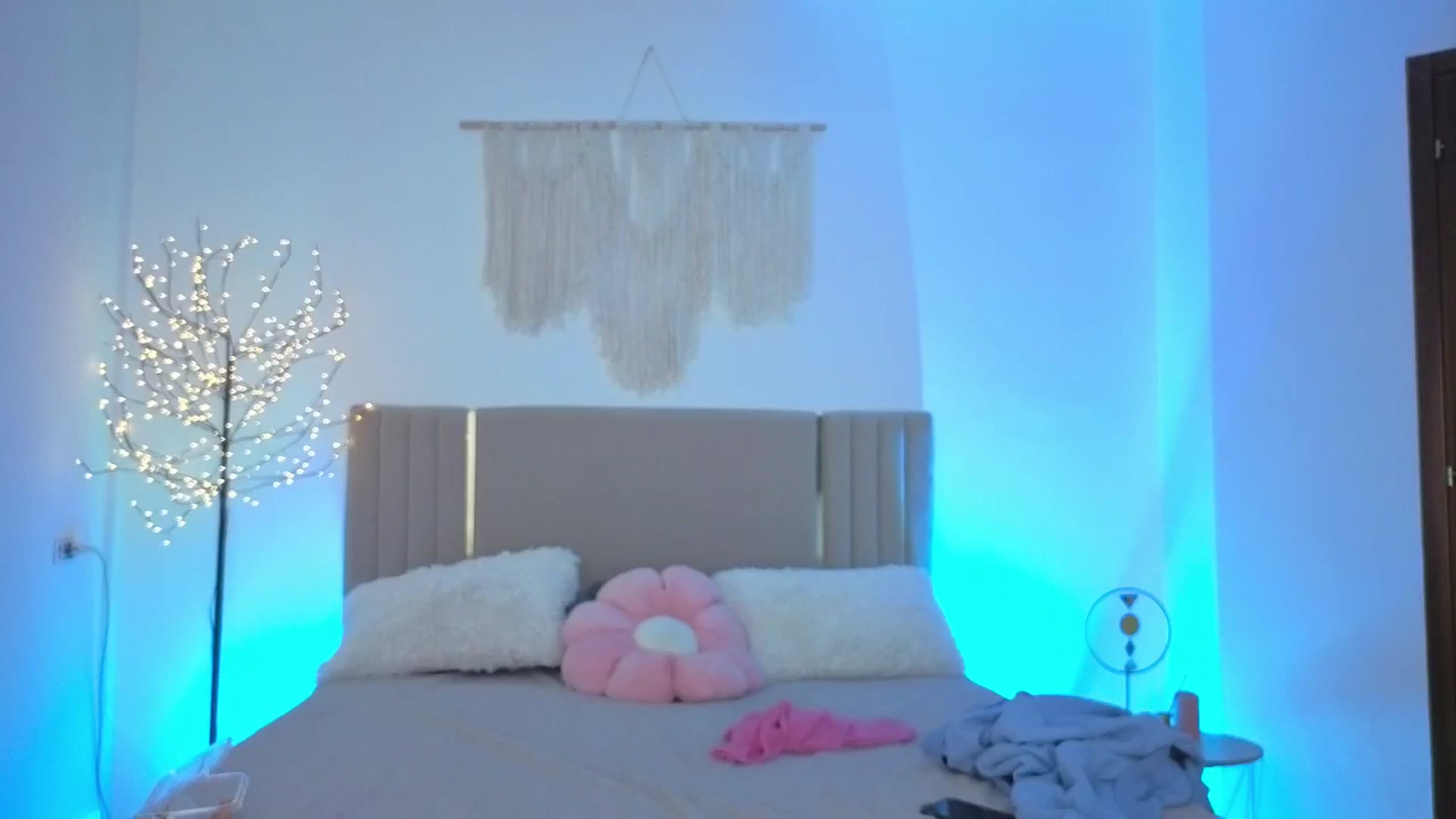 Gallery image thumbnail from M1ss_arina's myfreecams stream on, 03/08/2026, 03:17 image 18 of 20