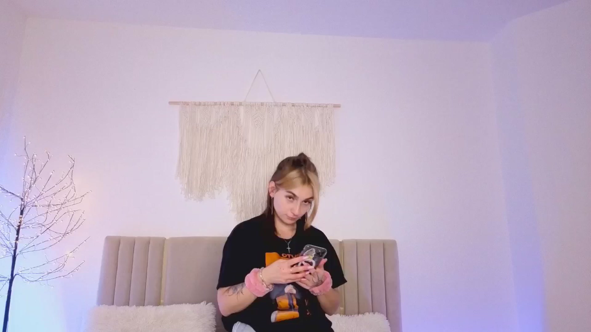 Gallery image thumbnail from M1ss_arina's myfreecams stream on, 03/15/2026, 22:48 image 13 of 20