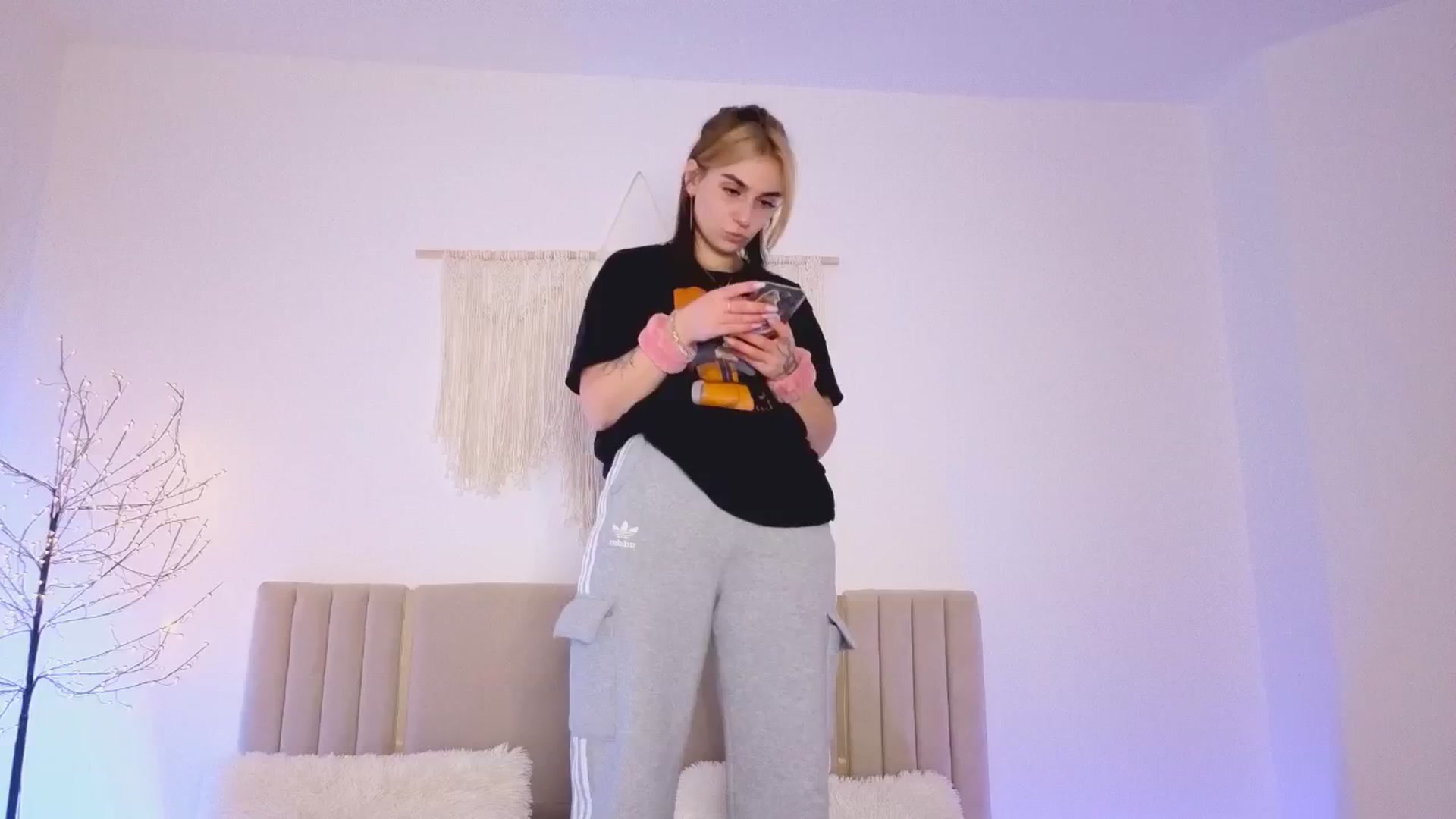 Gallery image thumbnail from M1ss_arina's myfreecams stream on, 03/15/2026, 22:48 image 11 of 20