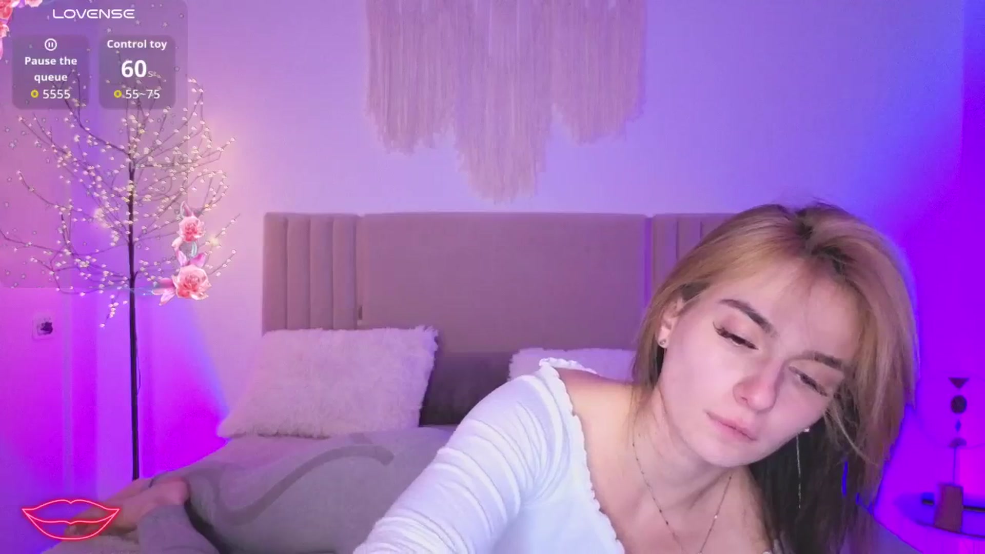 Gallery image thumbnail from M1ss_arina's myfreecams stream on, 03/17/2026, 23:35 image 15 of 20