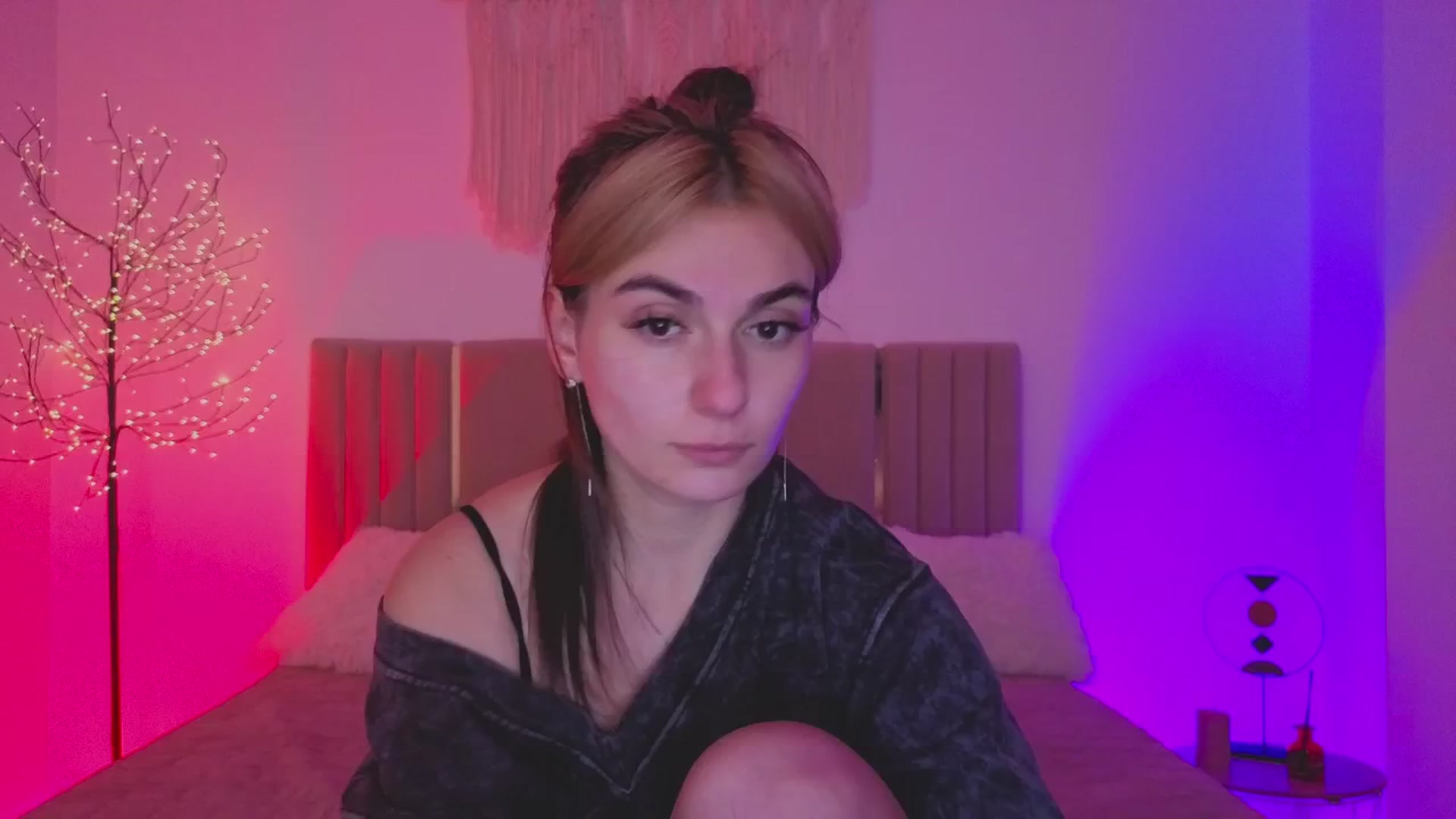 Gallery image thumbnail from M1ss_arina's myfreecams stream on, 03/21/2026, 02:57 image 4 of 20