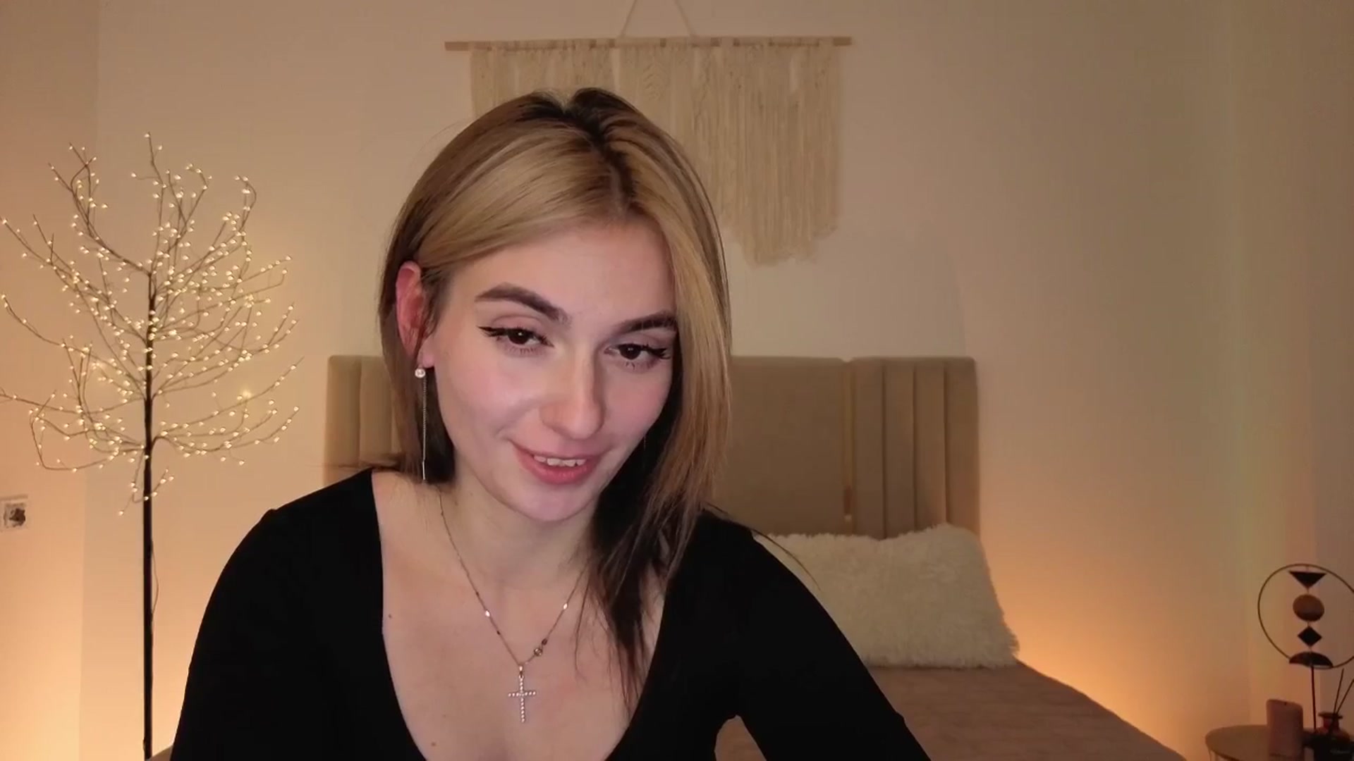Gallery image thumbnail from M1ss_arina's myfreecams stream on, 03/26/2026, 23:32 image 18 of 20