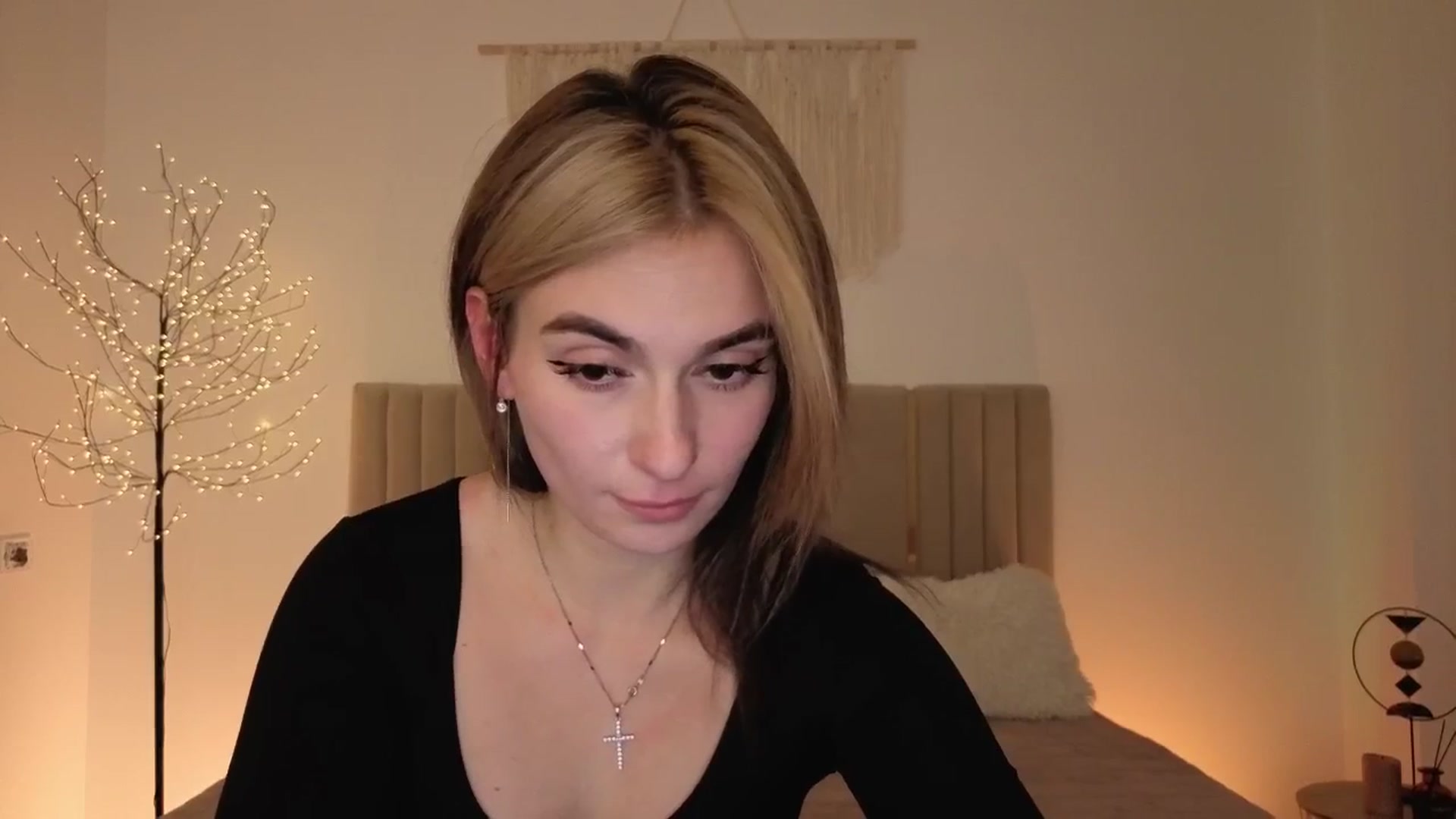 Gallery image thumbnail from M1ss_arina's myfreecams stream on, 03/26/2026, 23:32 image 17 of 20