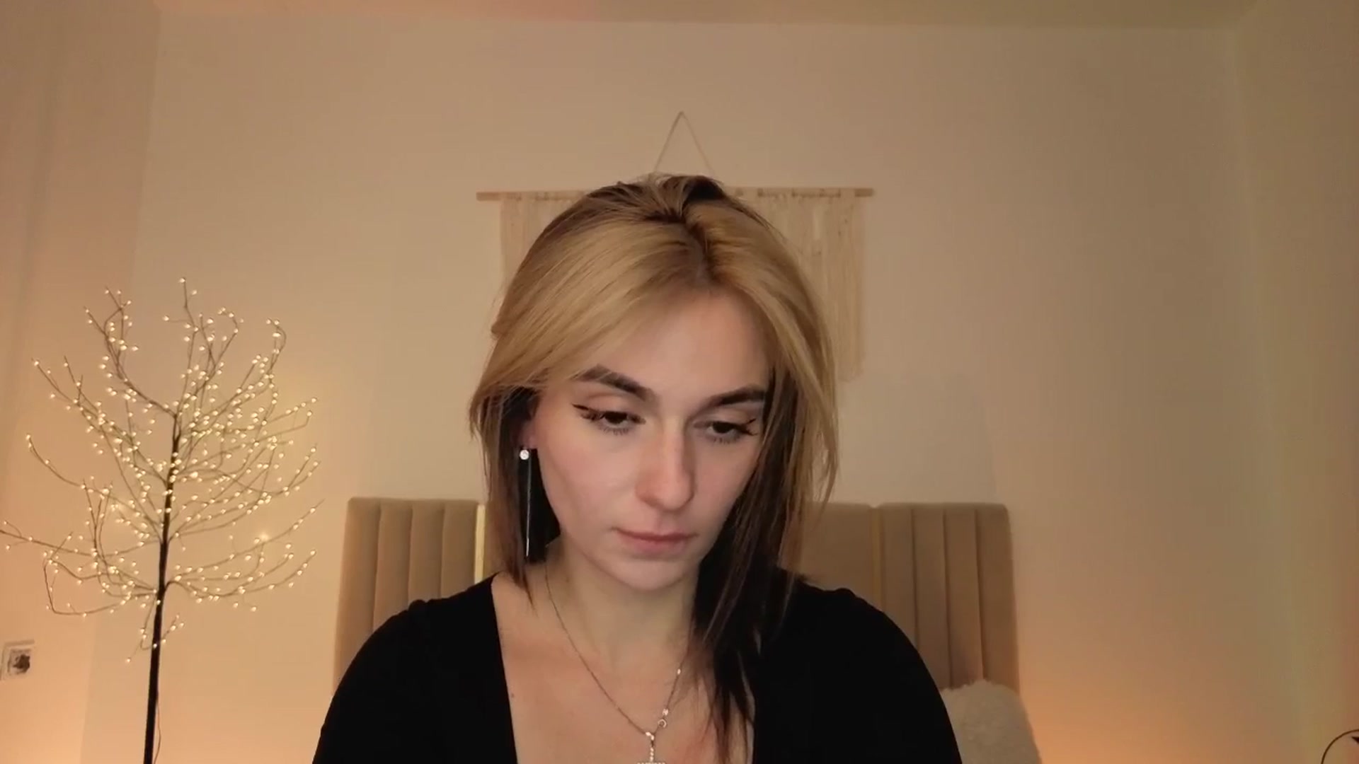 Gallery image thumbnail from M1ss_arina's myfreecams stream on, 03/26/2026, 23:32 image 9 of 20