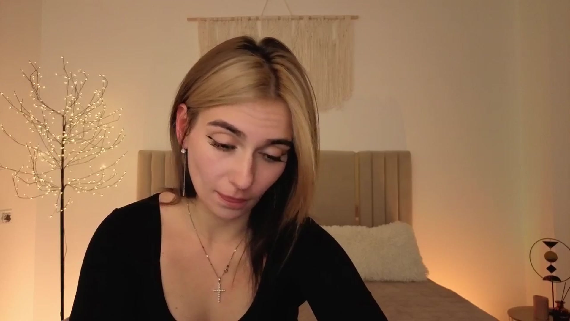 Gallery image thumbnail from M1ss_arina's myfreecams stream on, 03/26/2026, 23:32 image 19 of 20