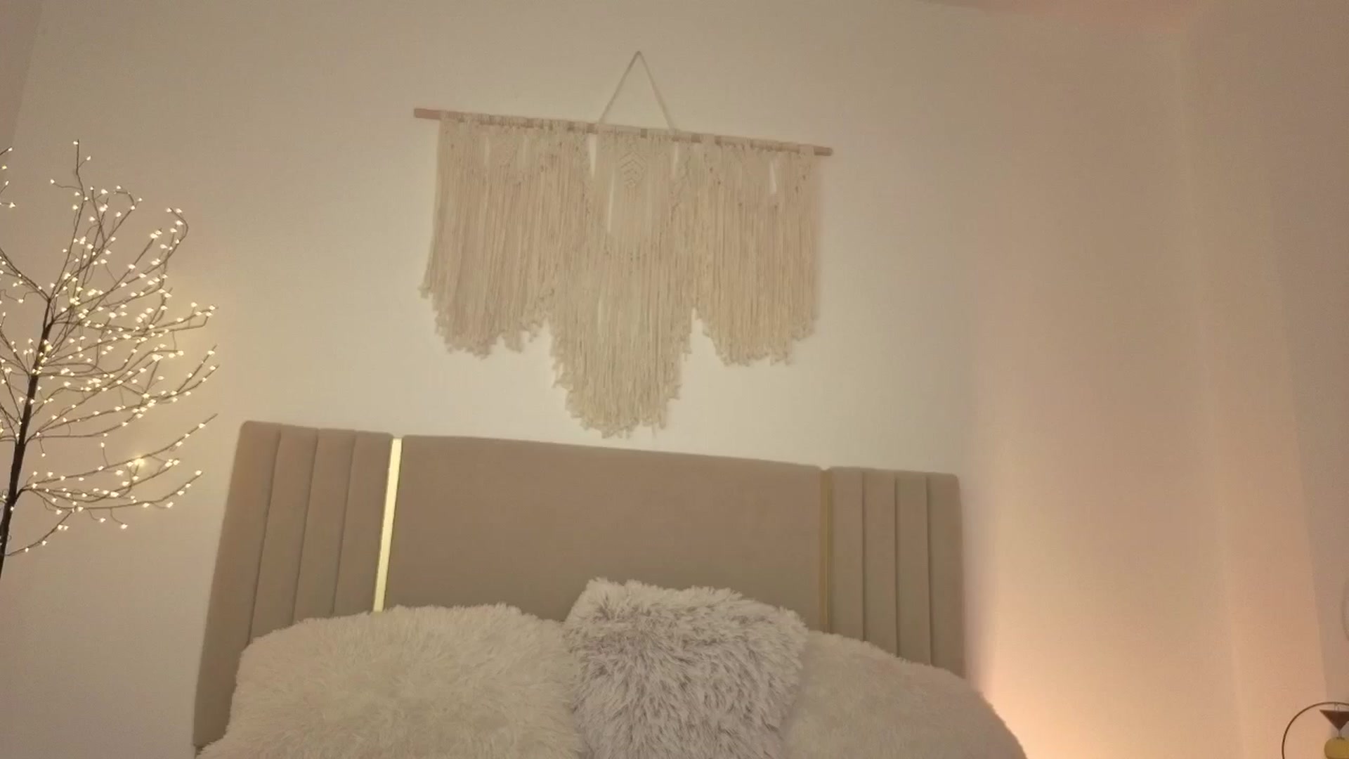 Gallery image thumbnail from M1ss_arina's myfreecams stream on, 03/30/2026, 24:05 image 9 of 20