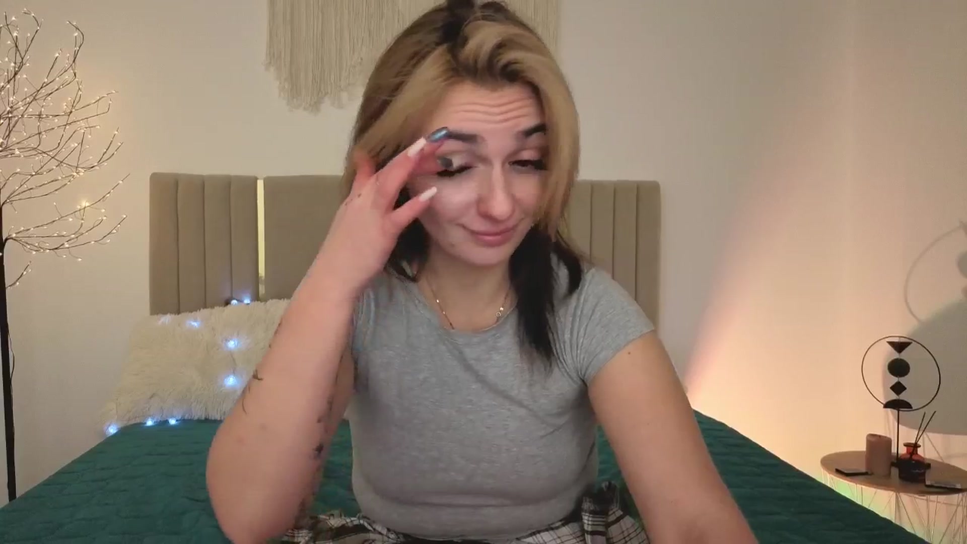 Gallery image thumbnail from M1ss_arina's myfreecams stream on, 04/02/2026, 24:02 image 4 of 20