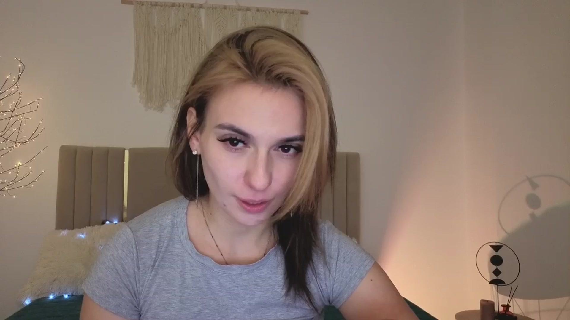 Gallery image thumbnail from M1ss_arina's myfreecams stream on, 04/02/2026, 24:02 image 2 of 20