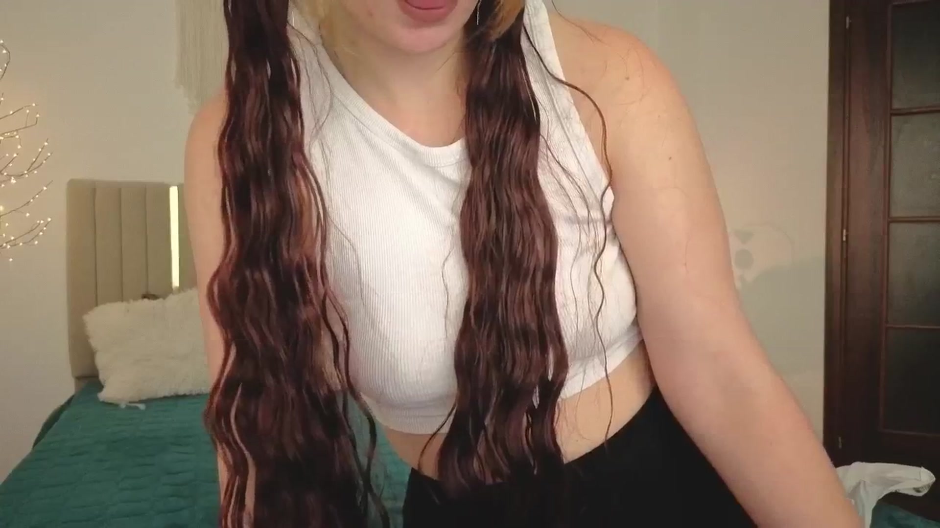 Gallery image thumbnail from M1ss_arina's myfreecams stream on, 04/03/2026, 24:05 image 15 of 20