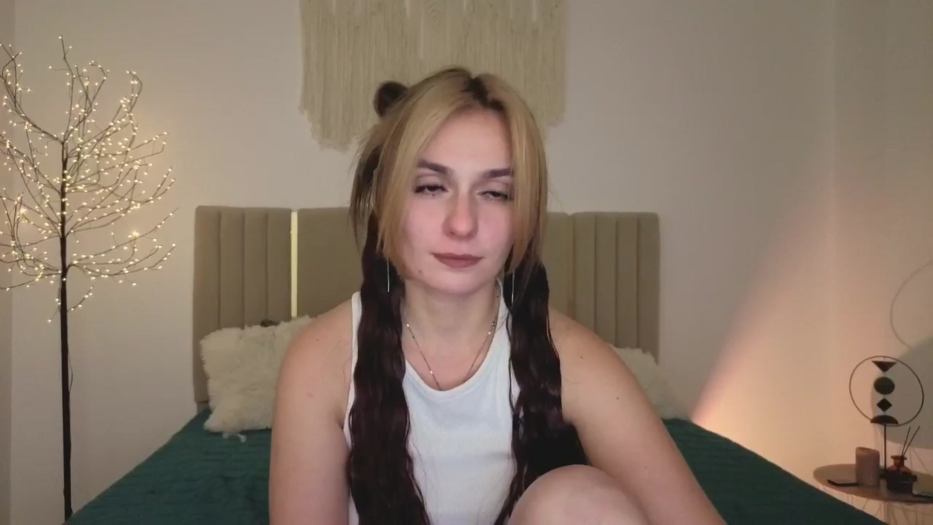 Gallery image thumbnail from M1ss_arina's myfreecams stream on, 04/03/2026, 24:05 image 9 of 20