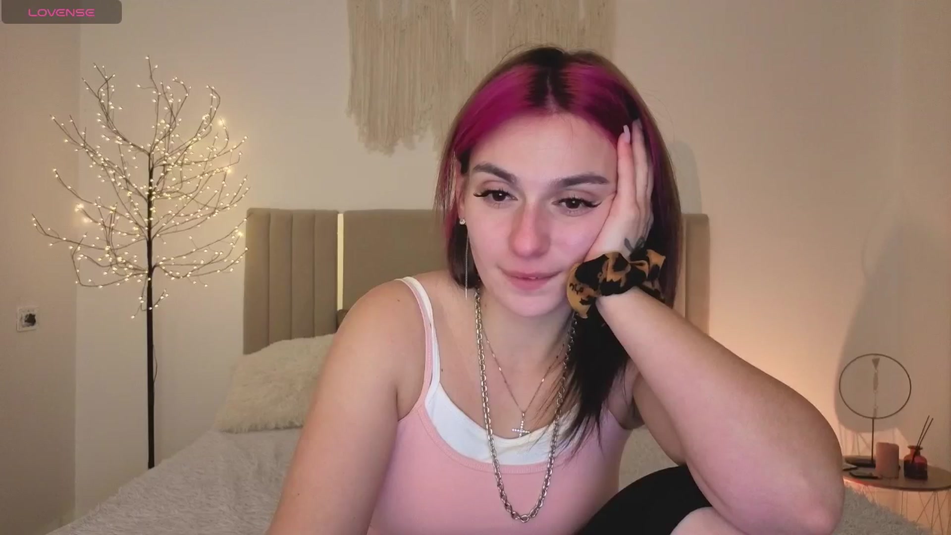 Gallery image thumbnail from M1ss_arina's myfreecams stream on, 04/05/2026, 22:26 image 13 of 20