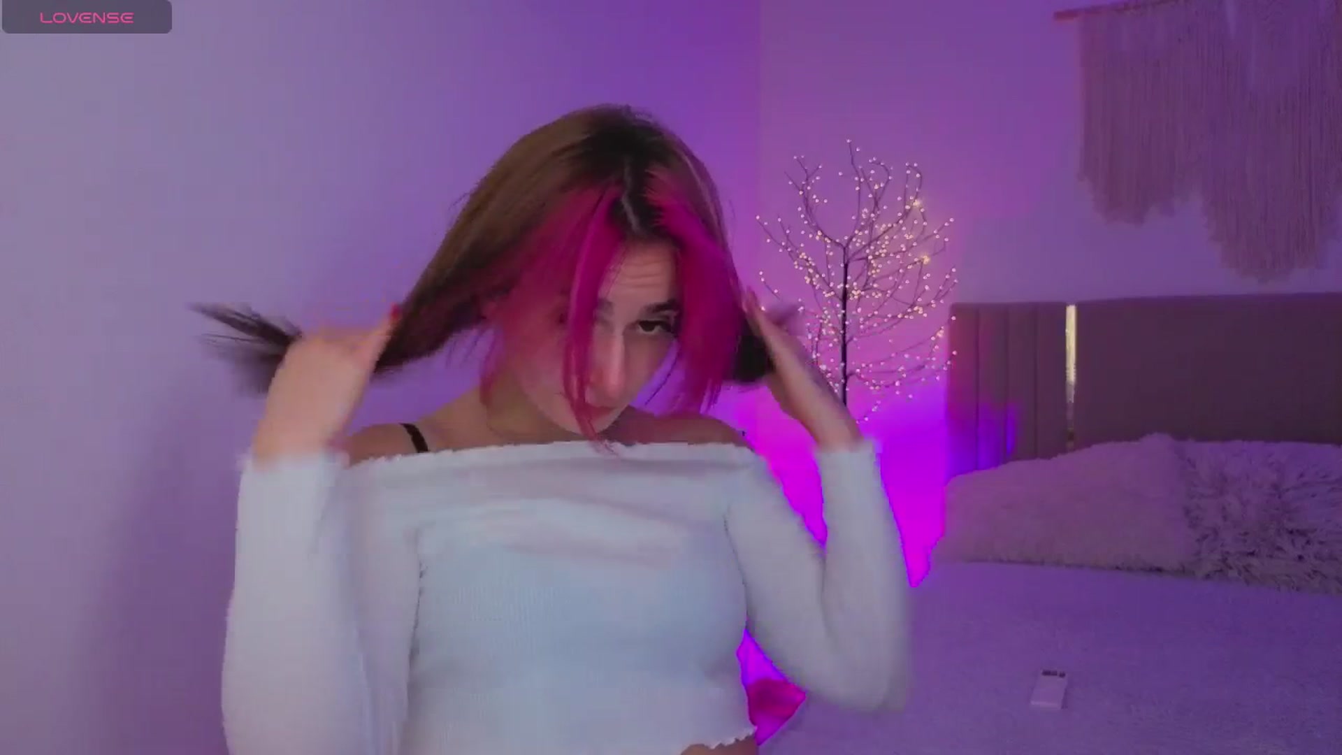 Gallery image thumbnail from M1ss_arina's myfreecams stream on, 04/11/2026, 22:20 image 15 of 20
